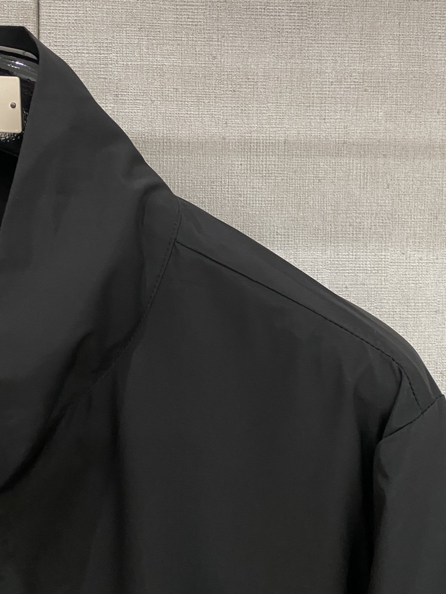 蒙口、2025新品夹克外套，时尚帅气，简约百搭款，袖口刺绣装饰图案logo，定制原版面料，不仅挺括，保持