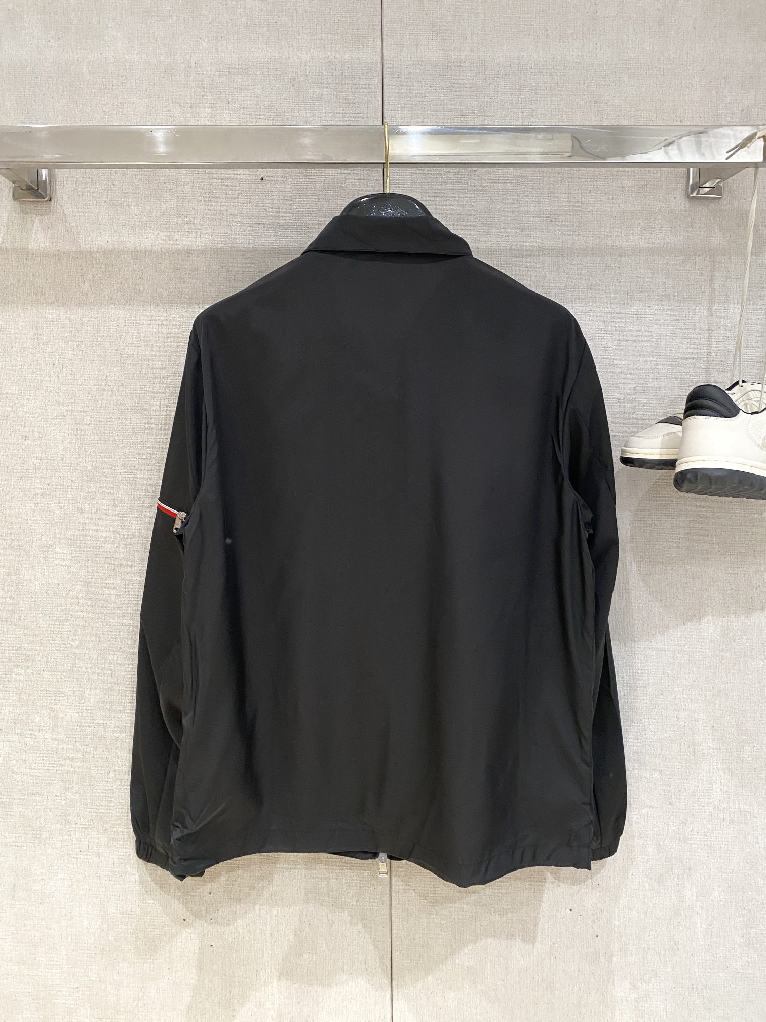 蒙口、2025新品夹克外套，时尚帅气，简约百搭款，袖口刺绣装饰图案logo，定制原版面料，不仅挺括，保持