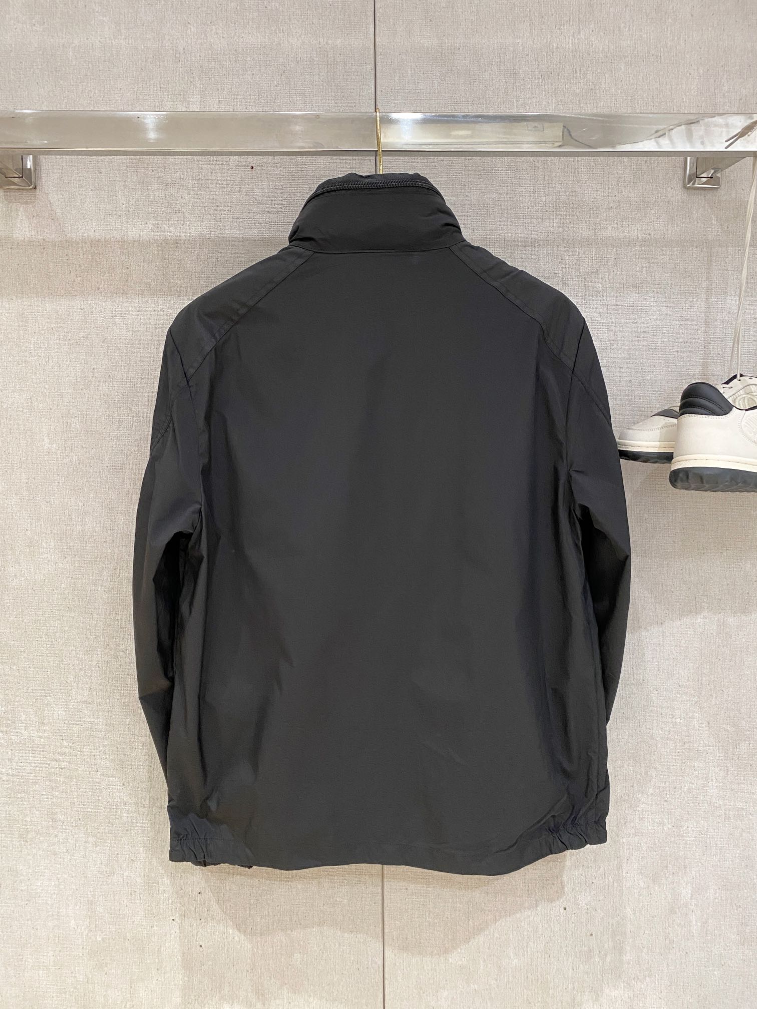 蒙口、2025新品夹克外套，时尚帅气，简约百搭款，袖口刺绣装饰图案logo，定制原版面料，不仅挺括，保持