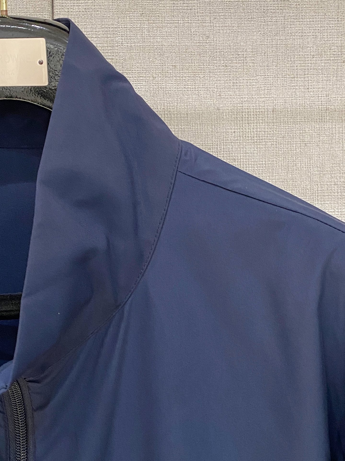 蒙口、2025新品夹克外套，时尚帅气，简约百搭款，袖口刺绣装饰图案logo，定制原版面料，不仅挺括，保持