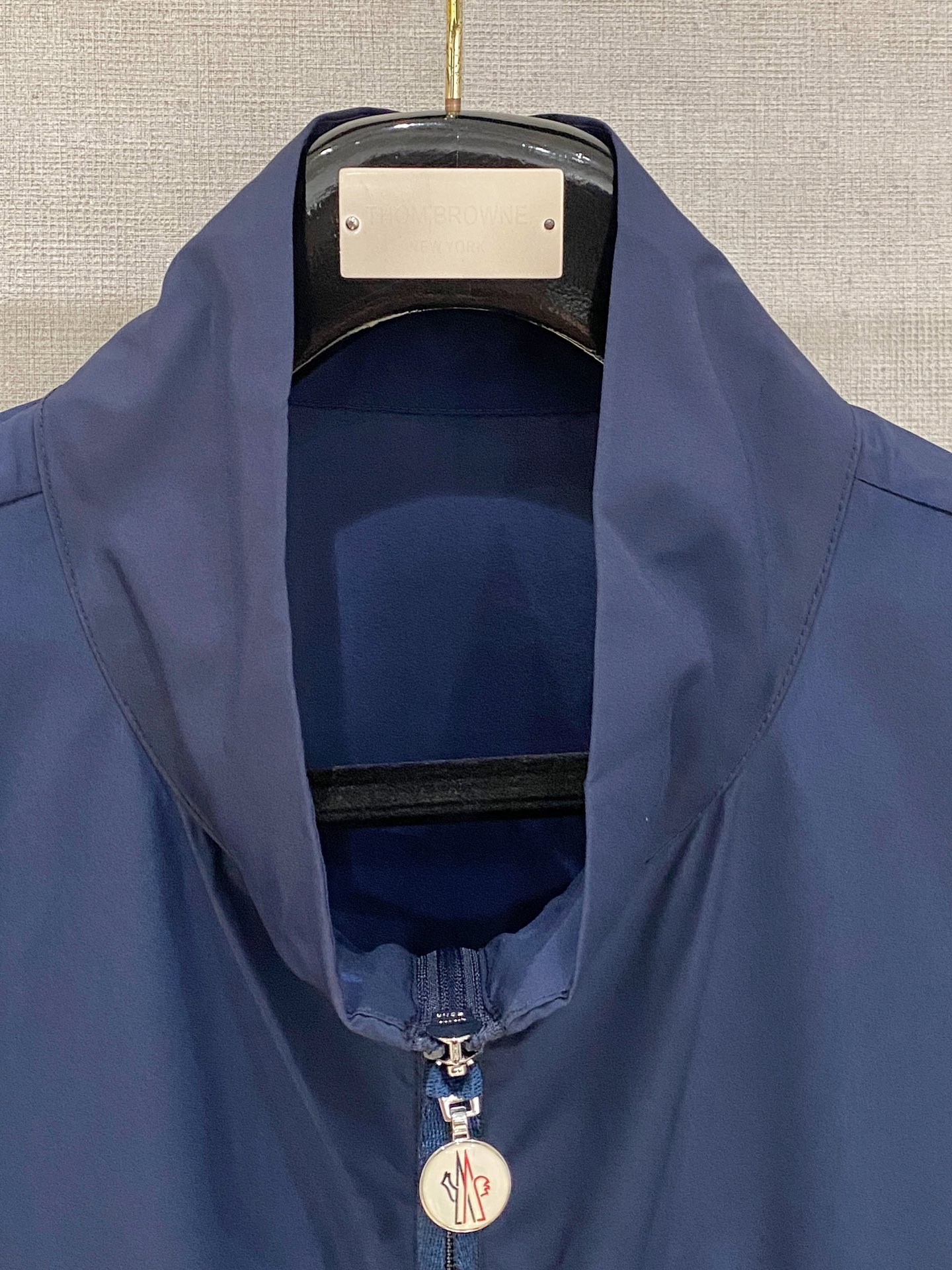 蒙口、2025新品夹克外套，时尚帅气，简约百搭款，袖口刺绣装饰图案logo，定制原版面料，不仅挺括，保持