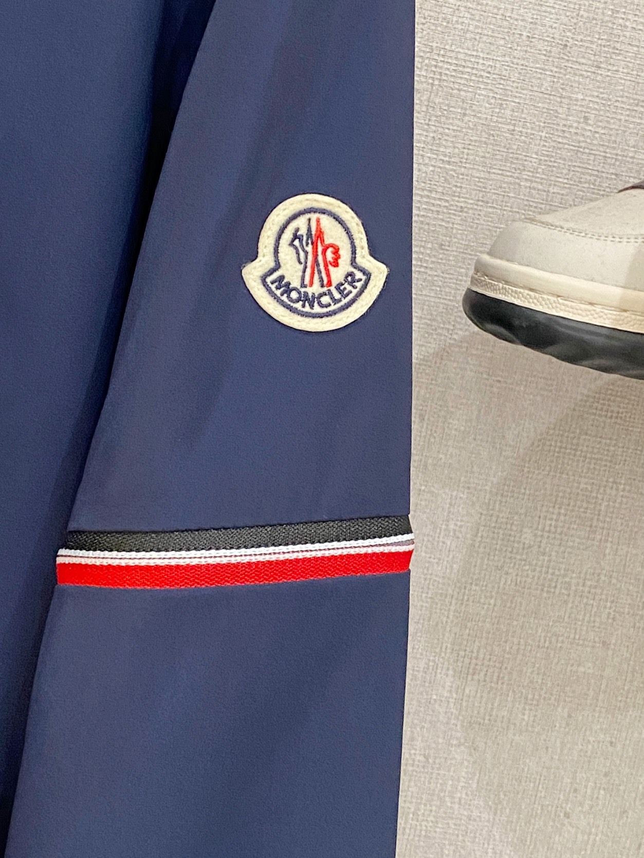 蒙口、2025新品夹克外套，时尚帅气，简约百搭款，袖口刺绣装饰图案logo，定制原版面料，不仅挺括，保持