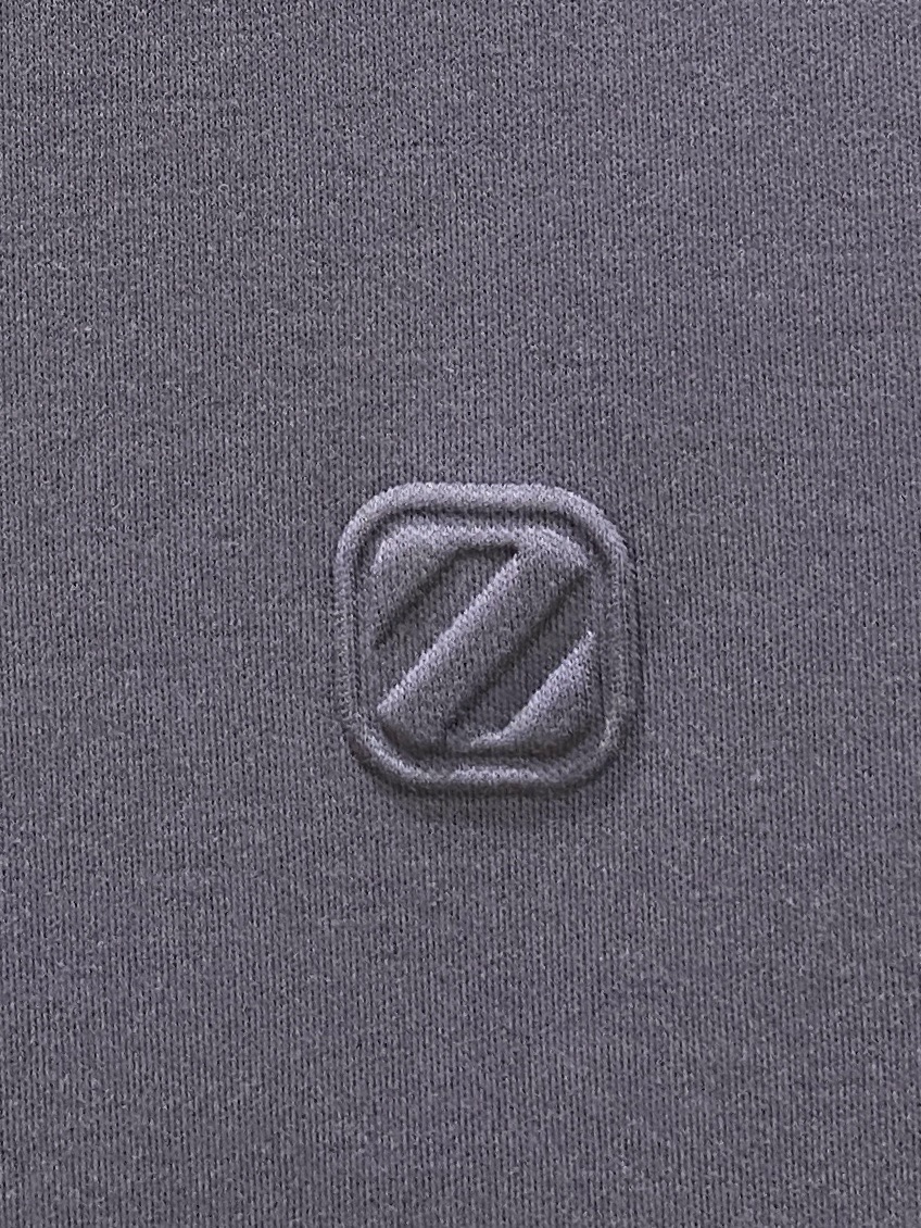 杰尼亚、2025最新款短袖T恤，帅气时尚，胸前设计凹凸字母logo，简约百搭款。面料棉 不仅挺括，保持潮