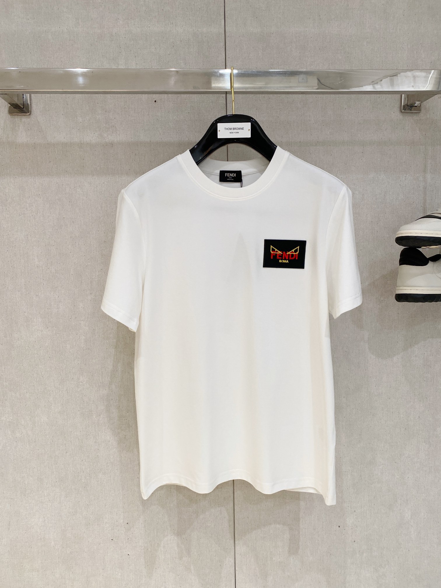 NO:131312,Fendi, the latest short-sleeved T-shirt, handsome and fashionable, top printed letter logo on the chest, simple and versatile style. The fabric cotton is not only crisp, maintains the trendy silhouette, but also comfortable to wear, and the yarn is more delicate, the number M-3XL, fendi, T-shirt, tees, t-shirt, alexander wang19860909芬迪、最新款短袖T恤,帅气时尚,胸前顶级印花字母logo,简约百搭款.面料棉 不仅挺括,保持潮流的廓形,又穿着舒适,纱织更细腻,码数M-3XL,,fendi,T-shirt,tees，t-shirt,alexander wang,Men's clothing