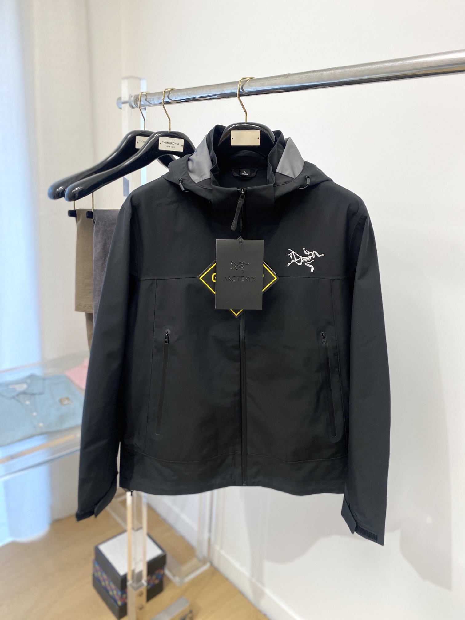 NO:131307,Archaeoptera bird, new jacket, fashionable and handsome, simple and versatile style, exquisite embroidery pattern logo on the chest, customized original fabric, not only crisp, maintains the trendy silhouette, and is comfortable to wear, and the yarn weaving is more delicate, the number M-3XL, arc'teryx, jackets & coats, jackets & coats, alexander wang19860909始祖鸟、新品夹克外套,时尚帅气,简约百搭款,胸前精致刺绣图案logo,定制原版面料,不仅挺括,保持潮流的廓形,又穿着舒适,纱织更细腻,码数M-3XL,arc'teryx,jackets & coats,jackets & coats,alexander wang,Men's clothing