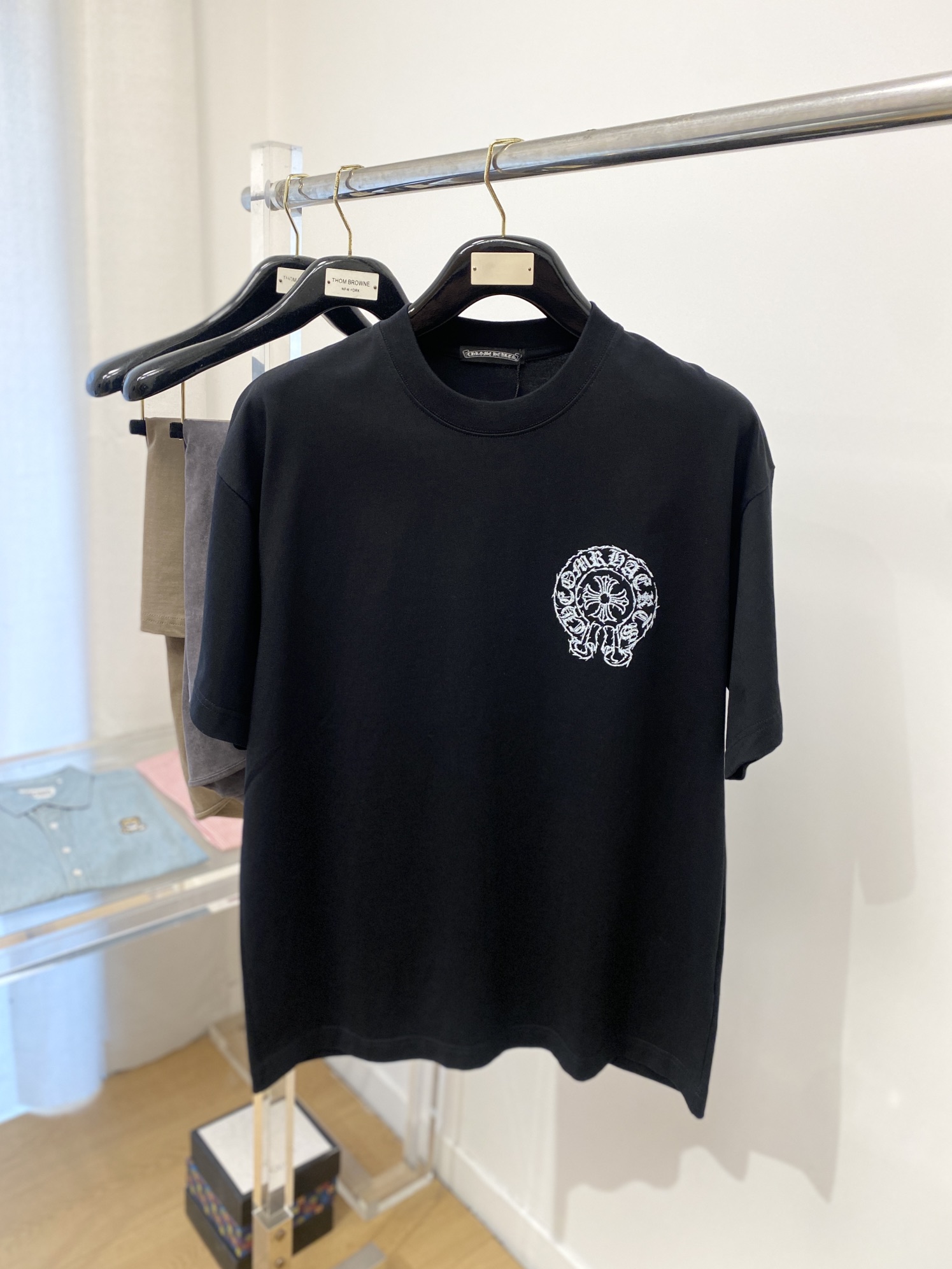 NO:131292,Croxin, new short-sleeved T-shirt, handsome and fashionable, top-grade printed letter pattern logo on the chest, simple and versatile style. Fabric cotton is not only crisp, maintains a fashionable silhouette, but also comfortable to wear, and the yarn is more delicate, S-XXL, chrome hearts, T-shirt, tees, t-shirt, alexander wang19860909克罗心、新品短袖T恤,帅气时尚,胸前顶级印花字母图案logo,简约百搭款.面料棉 不仅挺括,保持潮流的廓形,又穿着舒适,纱织更细腻,码数S-XXL,,chrome hearts,T-shirt,tees，t-shirt,alexander wang,Men's clothing