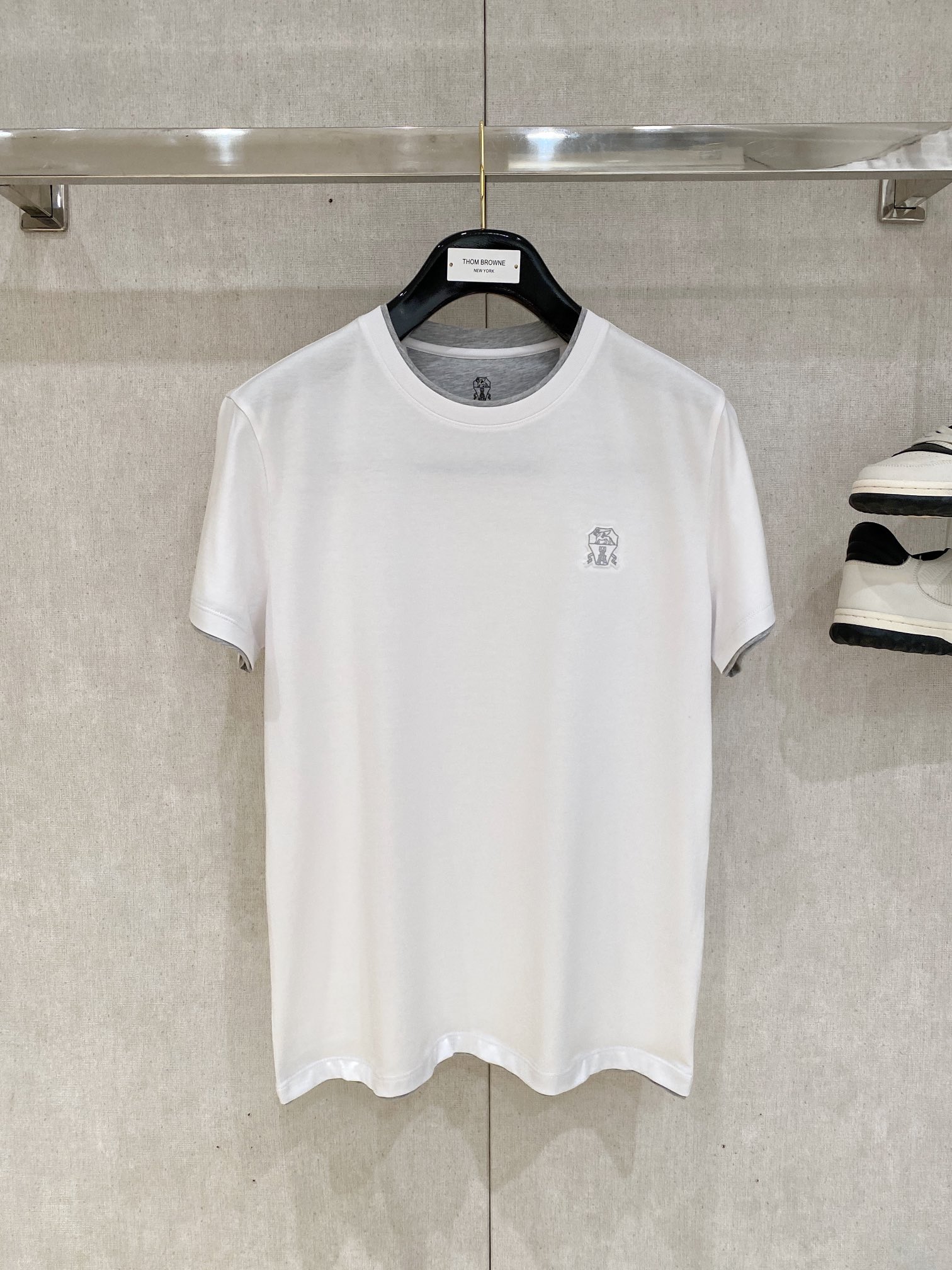 NO:132788,Brunello Cuc1nelli, the latest short-sleeved T-shirt in 2025, handsome and fashionable, chest design concave and convex embroidery pattern logo, simple and versatile style. Fabric cotton is not only crisp, maintains a fashionable silhouette, but also comfortable to wear, and the yarn is more delicate, the number M-3XL, brunello cucinelli, T-shirt, tees, t-shirt, alexander wang19860909Brunello Cuc1nelli、2025最新款短袖T恤,帅气时尚,胸前设计凹凸刺绣图案logo,简约百搭款.面料棉 不仅挺括,保持潮流的廓形,又穿着舒适,纱织更细腻,码数M-3XL,,brunello cucinelli,T-shirt,tees，t-shirt,alexander wang,Men's clothing