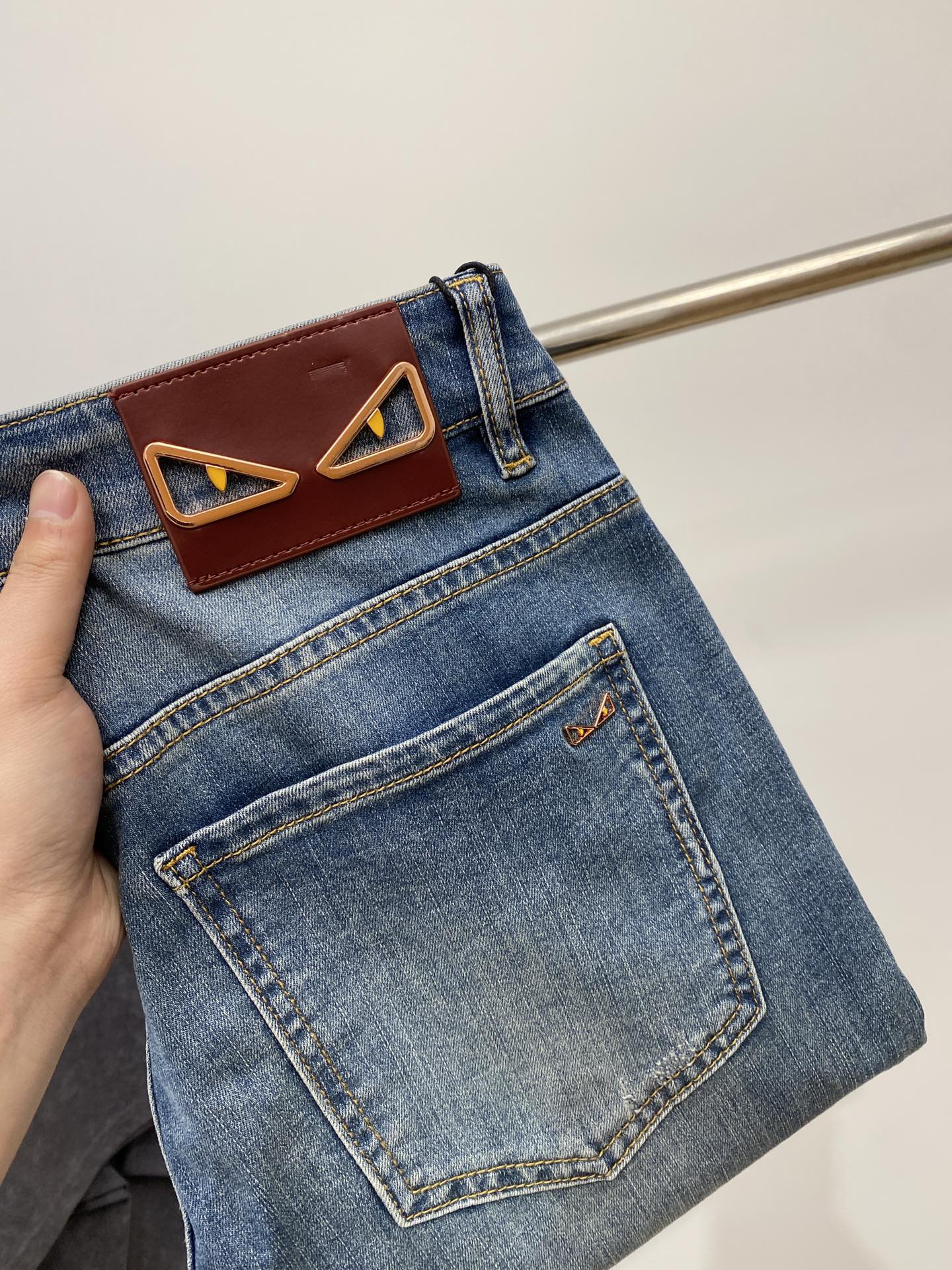 NO:135306,Fendi and 2025 latest products, special counters are available at the same time, original single-purpose goods, water-washed casual jeans, imported original washing elastic fabric, comfortable and elastic, original hardware and auxiliary decorative logo, super positive style, extremely high grade, counter quality, fashionable and stylish upper body, 29-38,,fendi, jeans, alexander wang19860909芬迪、2025最新品,专柜同步有售,原单狠货,水洗休闲牛仔裤,进口原版水洗弹力面料,舒适有弹性,原版五金辅料装饰logo,版型超正,档次极高,专柜品质,上身时尚有型,码数29-38,,fendi,jeans,alexander wang,Men's clothing