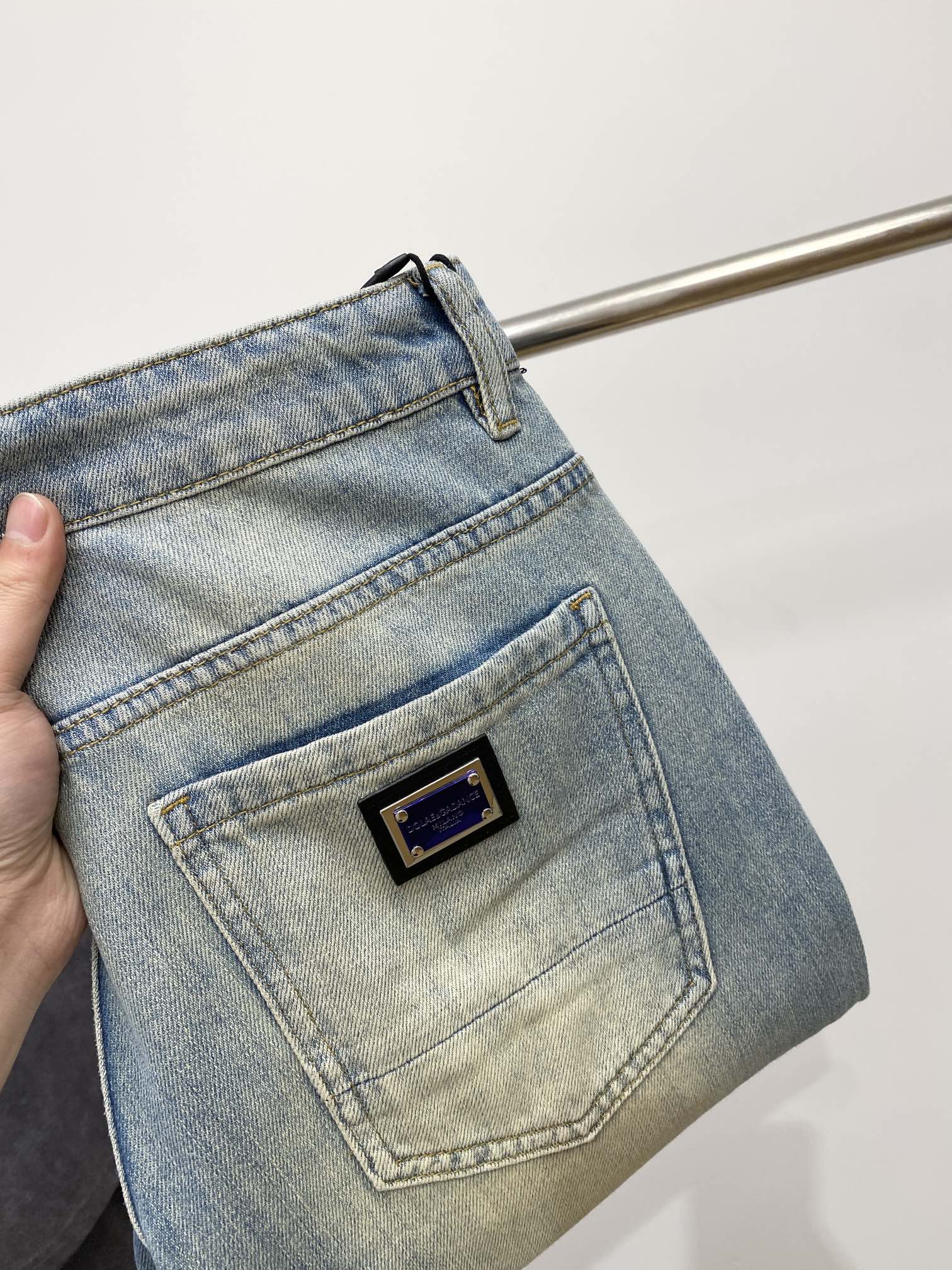 NO:135308,DG, 2025 latest products, special counters are available at the same time, original singles, washable casual jeans, imported original washable elastic fabric, comfortable and elastic, original hardware and auxiliary decorative logo, super positive style, extremely high grade, counter quality, fashionable and stylish upper body, 29-38, Dolce&Gabbana, jeans, alexander wang19860909DG、2025最新品,专柜同步有售,原单狠货,水洗休闲牛仔裤,进口原版水洗弹力面料,舒适有弹性,原版五金辅料装饰logo,版型超正,档次极高,专柜品质,上身时尚有型,码数29-38,,Dolce&Gabbana,jeans,alexander wang,Men's clothing