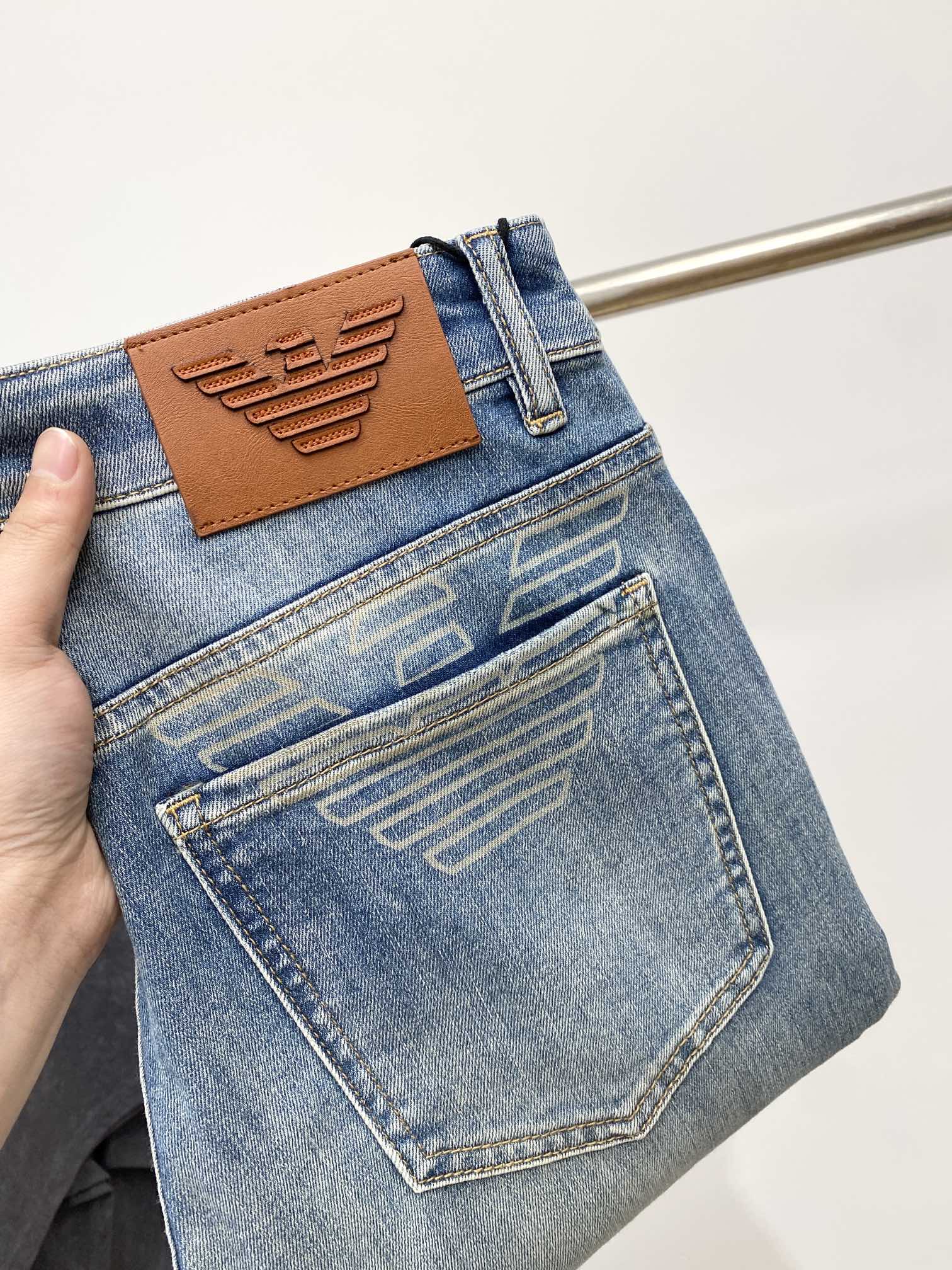 NO:135309,Armani, 2025 latest products, special counters are available at the same time, original singles, washable casual jeans, imported original washable elastic fabric, comfortable and elastic, original hardware and auxiliary decorative logo, super positive style, extremely high grade, counter quality, fashionable and stylish upper body, 29-38,,armani, jeans, alexander wang19860909阿玛尼、2025最新品,专柜同步有售,原单狠货,水洗休闲牛仔裤,进口原版水洗弹力面料,舒适有弹性,原版五金辅料装饰logo,版型超正,档次极高,专柜品质,上身时尚有型,码数29-38,,armani,jeans,alexander wang,Men's clothing