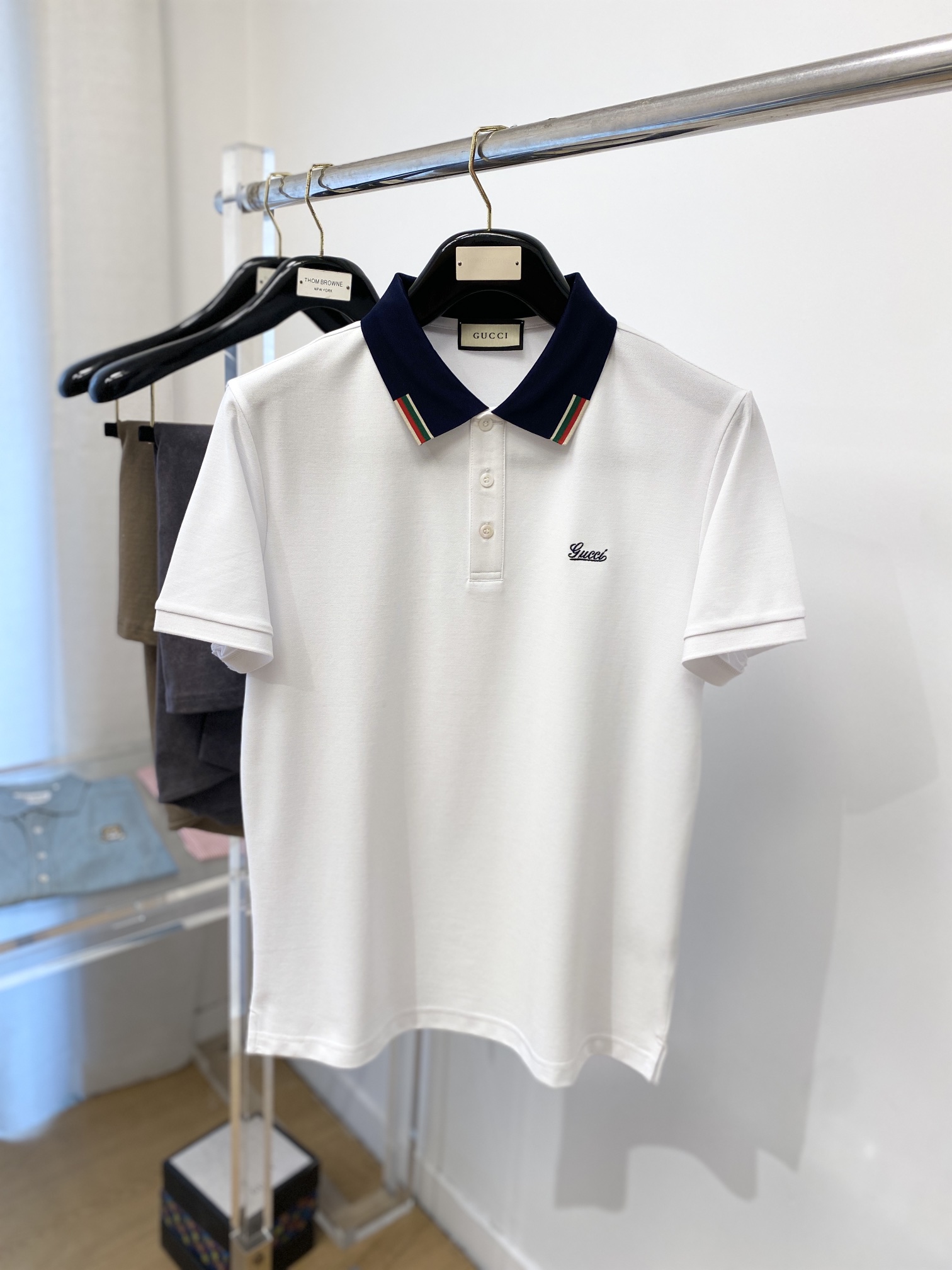Elegante Polo Gucci de Manga Corta con Logo Bordado para Mujer