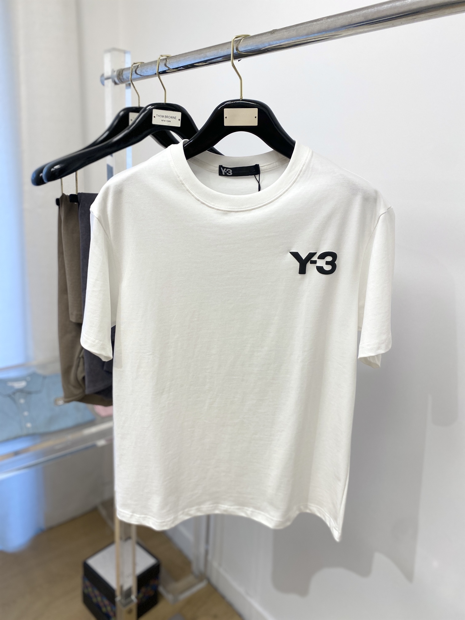 NO:132814,Y-3, 2025 latest short-sleeved T-shirt, handsome and fashionable, top-level direct-spray craft letter logo on the chest, simple and versatile style. Fabric cotton is not only crisp, maintains a fashionable silhouette, but also comfortable to wear, with more delicate yarn, and size M-3XL, loro piana, T-shirt, tees, t-shirt, alexander wang19860909Y-3、2025最新款短袖T恤,帅气时尚,胸前顶级直喷工艺字母logo,简约百搭款.面料棉 不仅挺括,保持潮流的廓形,又穿着舒适,纱织更细腻,码数 M-3XL,,loro piana,T-shirt,tees，t-shirt,alexander wang,Men's clothing