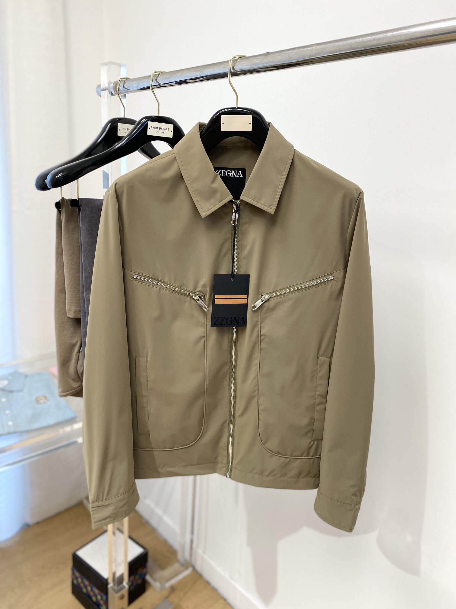 NO:134052,Zenia, 2025 new jacket jacket, fashionable and handsome, simple and versatile style, original hardware and accessories logo, customized original fabric, not only crisp, maintains the trendy silhouette, and is comfortable to wear, the yarn weaving is more delicate, the number M-3XL, zegna, jackets & coats, jackets & coats, alexander wang19860909杰尼亚、2025新品夹克外套,时尚帅气,简约百搭款,原版五金辅料logo,定制原版面料,不仅挺括,保持潮流的廓形,又穿着舒适,纱织更细腻,码数M-3XL,,zegna,jackets & coats,jackets & coats,alexander wang,Men's clothing