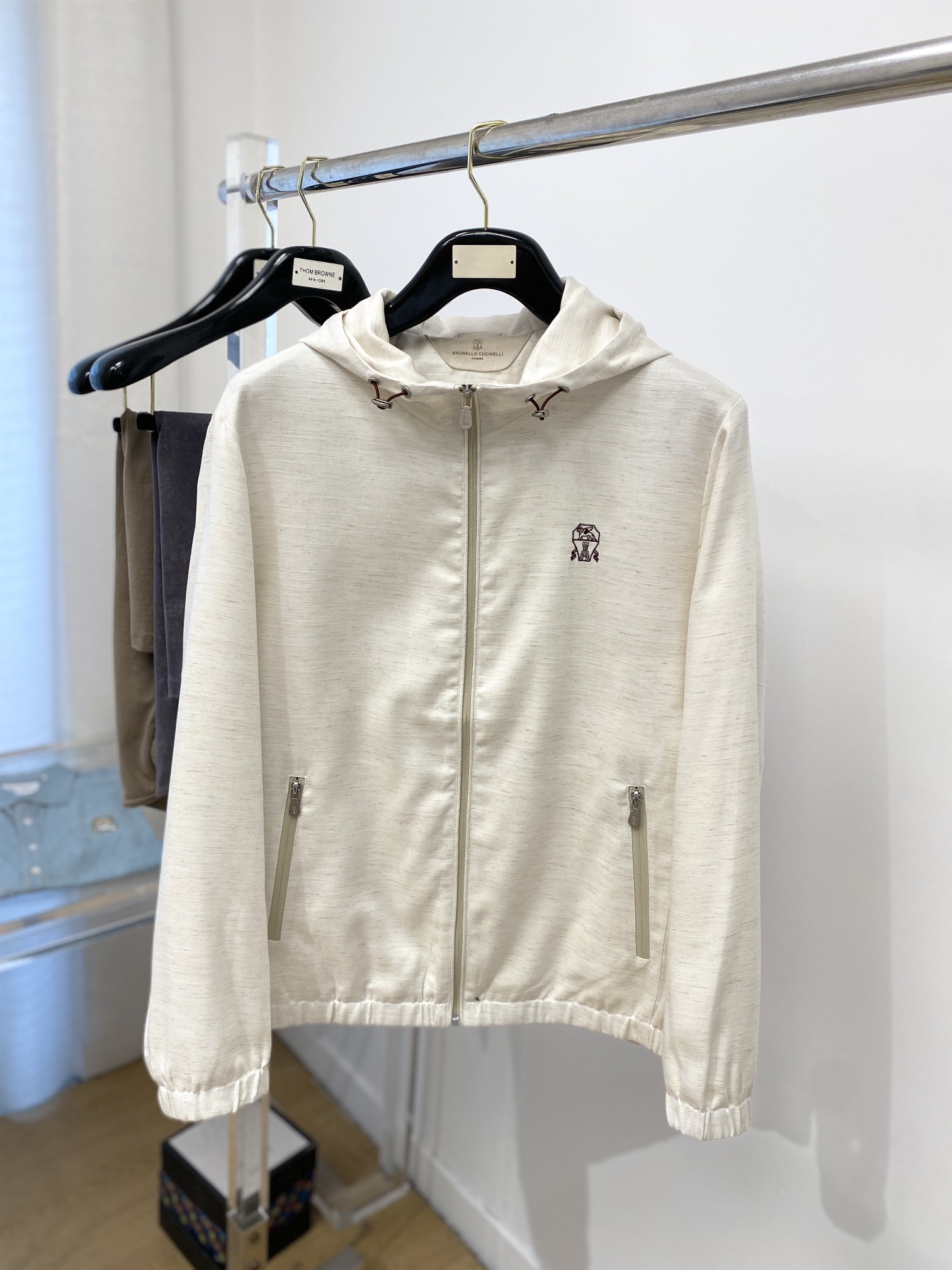 NO:134039,Brunello Cuc1nelli, 2025 new jacket jacket, fashionable and handsome, simple and versatile style, exquisite embroidery pattern logo on the chest, customized original fabric, not only crisp, maintains the trendy silhouette, and is comfortable to wear, the yarn weaving is more delicate, the number M-3XL, brunello cucinelli, jackets & coats, jackets & coats, alexander wang19860909Brunello Cuc1nelli、2025新品夹克外套,时尚帅气,简约百搭款,胸前精致刺绣图案logo,定制原版面料,不仅挺括,保持潮流的廓形,又穿着舒适,纱织更细腻,码数M-3XL,,brunello cucinelli,jackets & coats,jackets & coats,alexander wang,Men's clothing