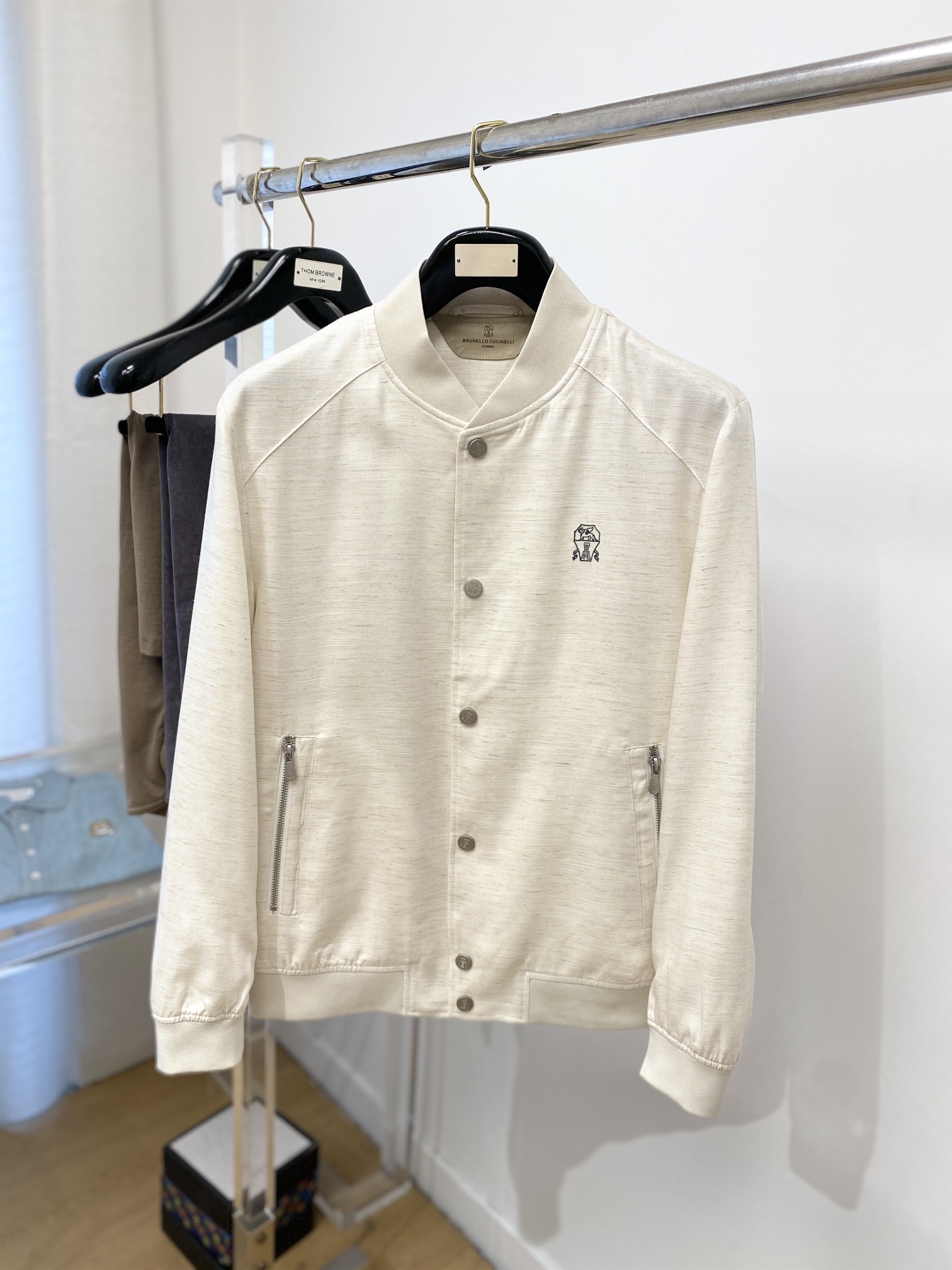 NO:134055,Brunello Cuc1nelli, 2025 new jacket jacket, fashionable and handsome, simple and versatile style, exquisite embroidery pattern logo on the chest, customized original fabric, not only crisp, maintains the trendy silhouette, and is comfortable to wear, the yarn weaving is more delicate, the number M-3XL, brunello cucinelli, jackets & coats, jackets & coats, alexander wang19860909Brunello Cuc1nelli、2025新品夹克外套,时尚帅气,简约百搭款,胸前精致刺绣图案logo,定制原版面料,不仅挺括,保持潮流的廓形,又穿着舒适,纱织更细腻,码数M-3XL,,brunello cucinelli,jackets & coats,jackets & coats,alexander wang,Men's clothing