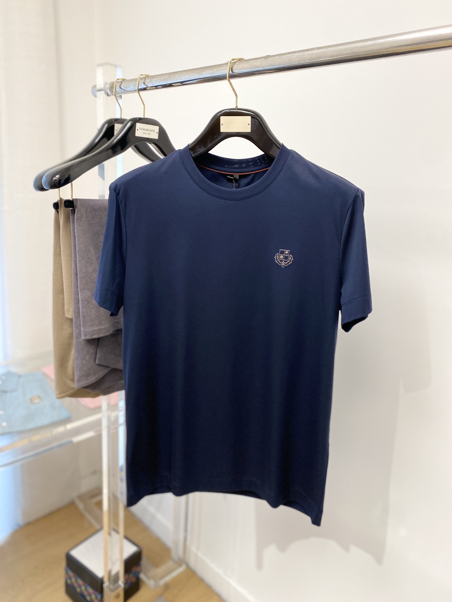 NO:134062,LP, the latest short-sleeved T-shirt in 2025, handsome and fashionable, top-notch embroidered embroidered print letter logo on the chest, simple and versatile style. Fabric cotton is not only crisp, maintains a trendy silhouette, but also comfortable to wear, with more delicate yarn, and size M-3XL, loro piana, T-shirt,tees, t-shirt,alexander wang19860909LP、2025最新款短袖T恤,帅气时尚,胸前顶级凹凸刺绣印胶图案字母logo,简约百搭款.面料棉 不仅挺括,保持潮流的廓形,又穿着舒适,纱织更细腻,码数 M-3XL,,loro piana,T-shirt,tees，t-shirt,alexander wang,Men's clothing