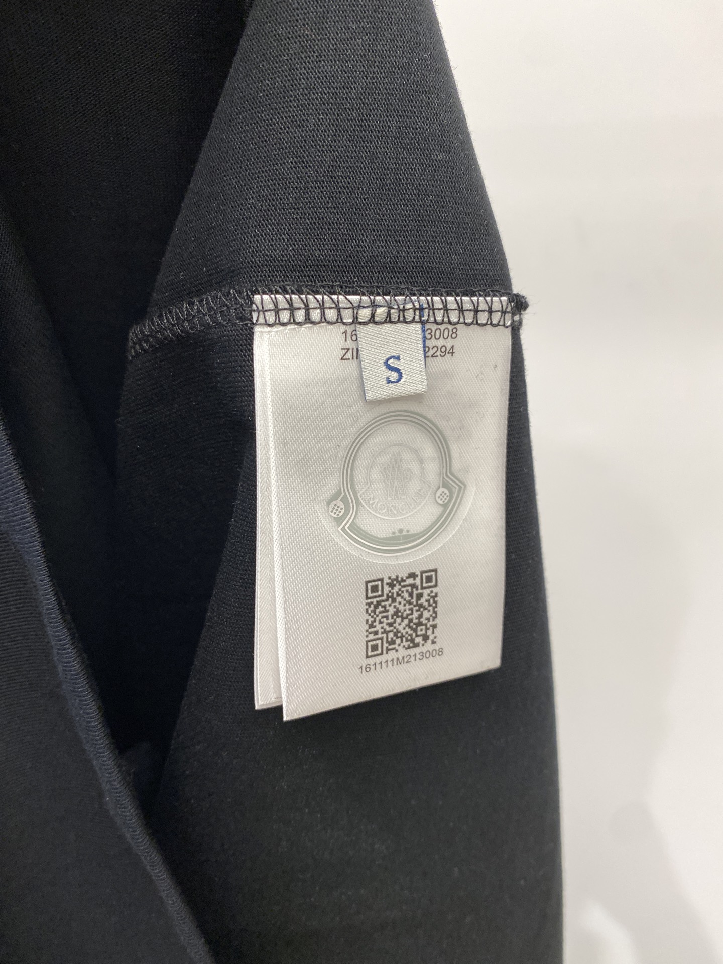 蒙口、2025最新款短袖T恤，帅气时尚，胸前精致刺绣图案字母logo，简约百搭款。面料棉 不仅挺括，保持