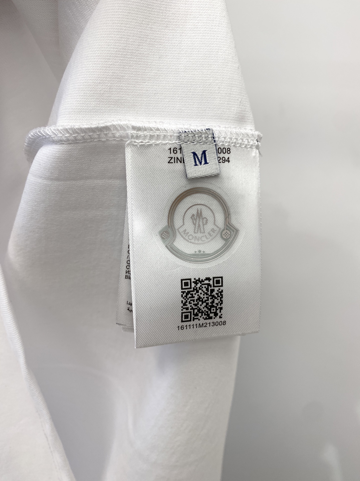 蒙口、2025最新款短袖T恤，帅气时尚，胸前精致刺绣图案字母logo，简约百搭款。面料棉 不仅挺括，保持