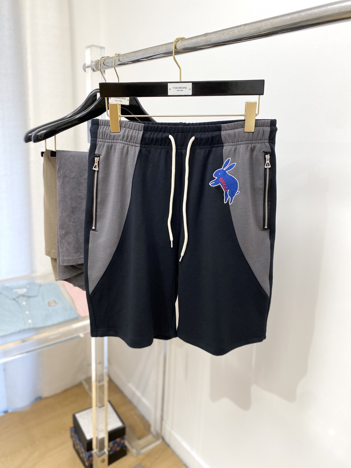 NO:137094,Guqi, 2025 hot casual shorts, high elasticity and slimming, simple and versatile, with fine workmanship, every needle can be seen with care, many celebrity celebrities love the most, lengthen the body proportions!  Micro-spin ^_^Comfortable fabric Details S-XXL, shorts, alexander wang19860909古奇、2025爆款休闲短裤 高弹显瘦必爆简约百搭爆款,做工精细,每一针都看得到用心,超多明星网红最爱 拉长身材比例哦！微弹 ^_^舒适面料 细节体码数S-XXL,,shorts,alexander wang,Men's clothing