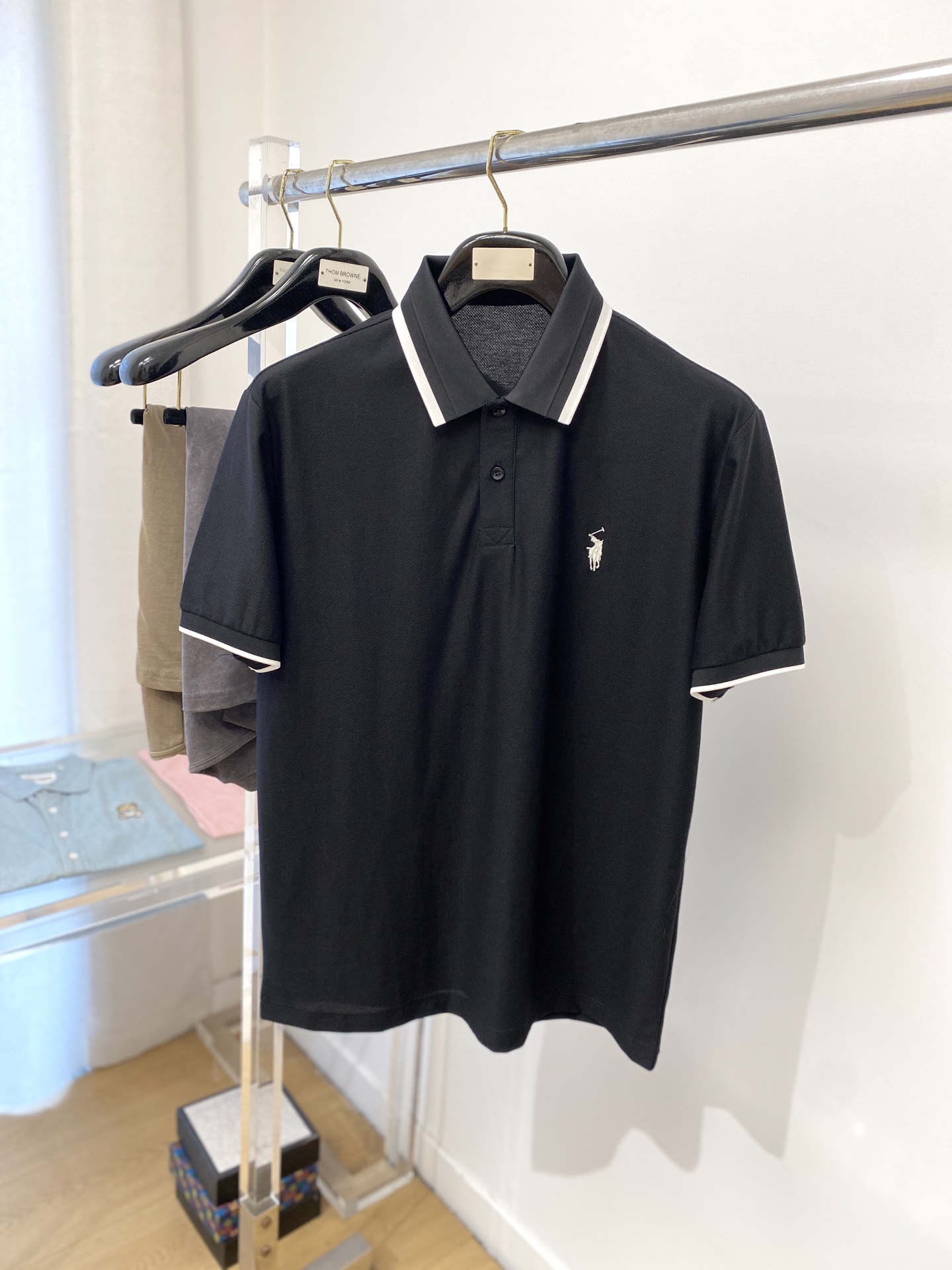 NO:137121,POLO Paul, the latest short-sleeved T-shirt in 2025, handsome and fashionable, exquisite embroidered pattern logo on the chest, simple and versatile style. The fabric cotton is not only crisp, maintains the trendy silhouette, but also comfortable to wear, the yarn is more delicate, and the number of codes M-3XL,,T-shirt,tees,t-shirt,alexander wang19860909POLO 保罗、2025最新款短袖T恤,帅气时尚,胸前精致刺绣图案logo,简约百搭款.面料棉 不仅挺括,保持潮流的廓形,又穿着舒适,纱织更细腻,码数 M-3XL,,T-shirt,tees，t-shirt,alexander wang,Men's clothing