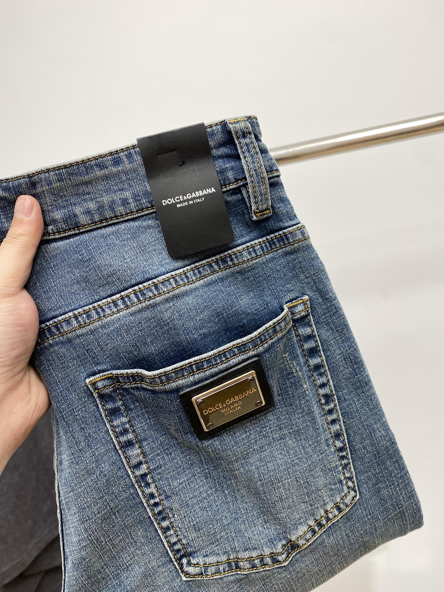 NO:139544,DG, 2025 latest products, special counters are available at the same time, original single-purpose goods, water-washed casual jeans, imported original washing elastic fabric, comfortable and elastic, original hardware and auxiliary decorative logo, super positive style, extremely high grade, counter quality, fashionable and stylish upper body, 29-36, Dolce&Gabbana, jeans, alexander wang19860909DG、2025最新品,专柜同步有售,原单狠货,水洗休闲牛仔裤,进口原版水洗弹力面料,舒适有弹性,原版五金辅料装饰logo,版型超正,档次极高,专柜品质,上身时尚有型,码数29-36,,Dolce&Gabbana,jeans,alexander wang,Men's clothing