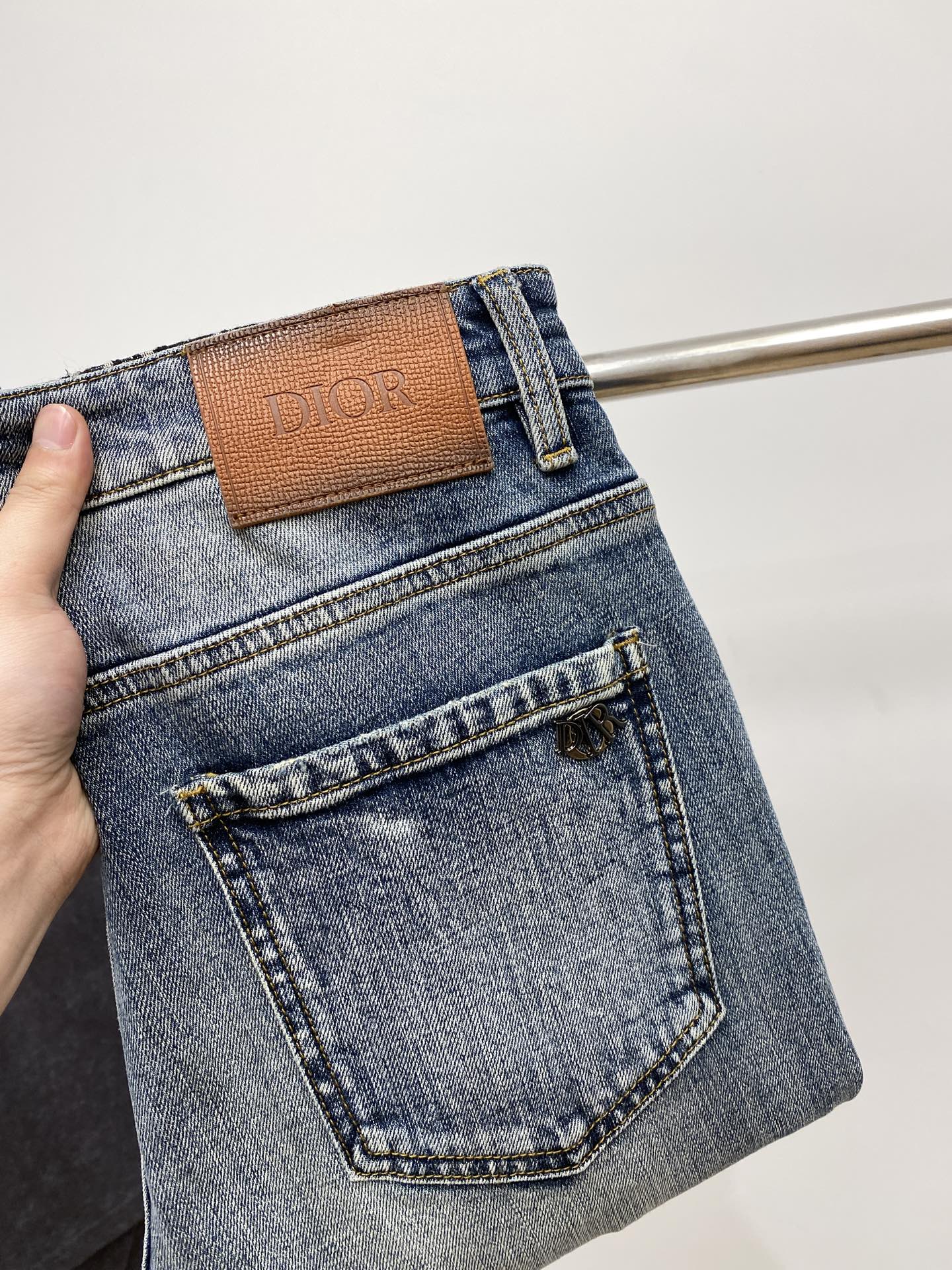 NO:139556,Dior, 2025 latest products, special counters are available at the same time, original singles, washable casual jeans, imported original washing elastic fabric, comfortable and elastic, original hardware and auxiliary decorative logo, super positive style, extremely high grade, counter quality, fashionable and stylish upper body, 29-36,,dior,jeans,alexander wang19860909迪奥、2025最新品,专柜同步有售,原单狠货,水洗休闲牛仔裤,进口原版水洗弹力面料,舒适有弹性,原版五金辅料装饰logo,版型超正,档次极高,专柜品质,上身时尚有型,码数29-36,,dior,jeans,alexander wang,Men's clothing