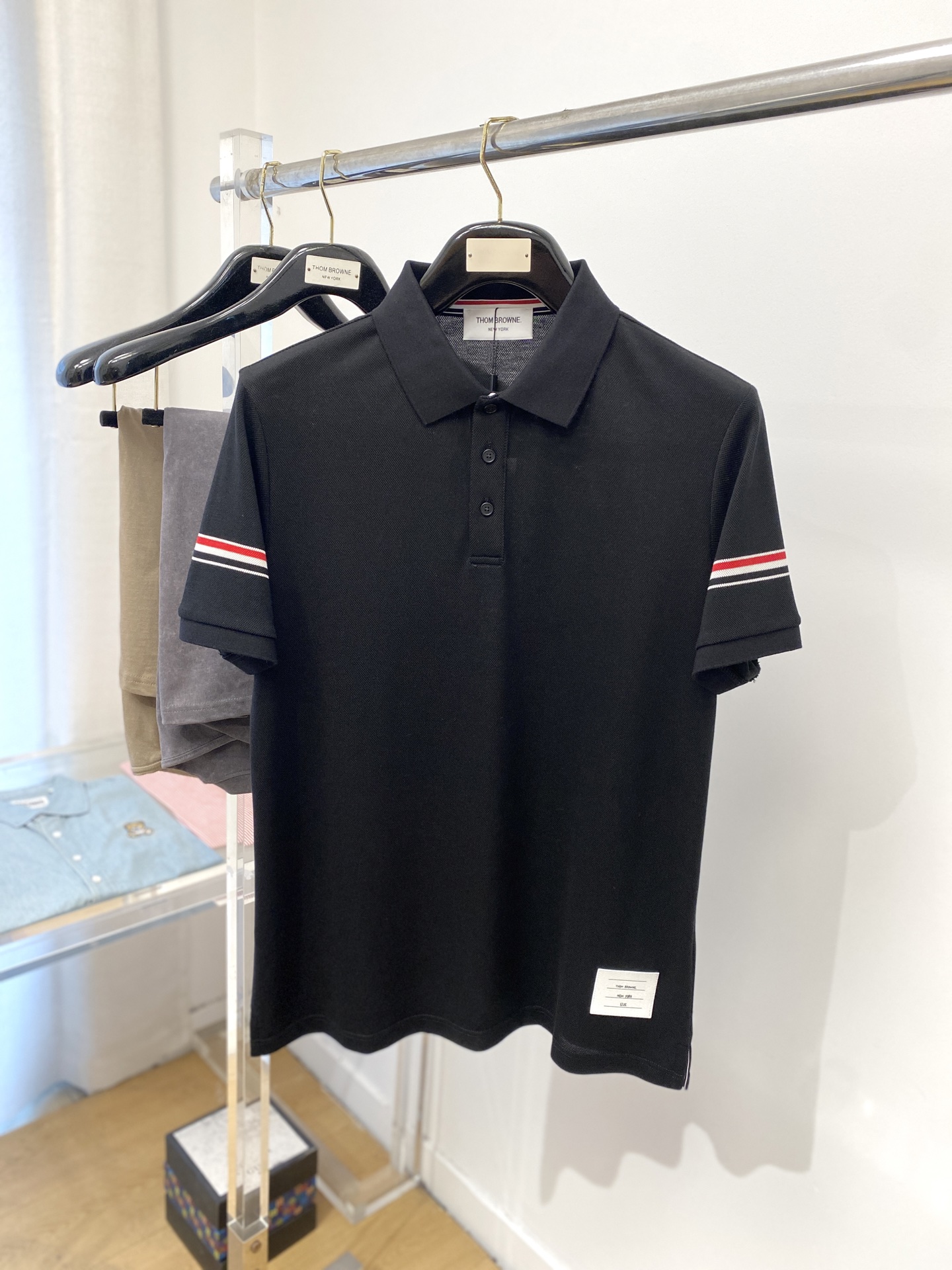 NO:141279,TB, the latest short-sleeved T-shirt in 2025, handsome and fashionable, embroidered webbing letter logo under the clothes, simple and versatile style. The fabric cotton is not only crisp, maintains the trendy silhouette, but also comfortable to wear, and the yarn is more delicate, the number M-3XL, T-shirt,tees, t-shirt,alexander wang19860909TB、2025最新款短袖T恤,帅气时尚,衣下刺绣织带字母logo,简约百搭款.面料棉 不仅挺括,保持潮流的廓形,又穿着舒适,纱织更细腻,码数M-3XL,,T-shirt,tees，t-shirt,alexander wang,Men's clothing