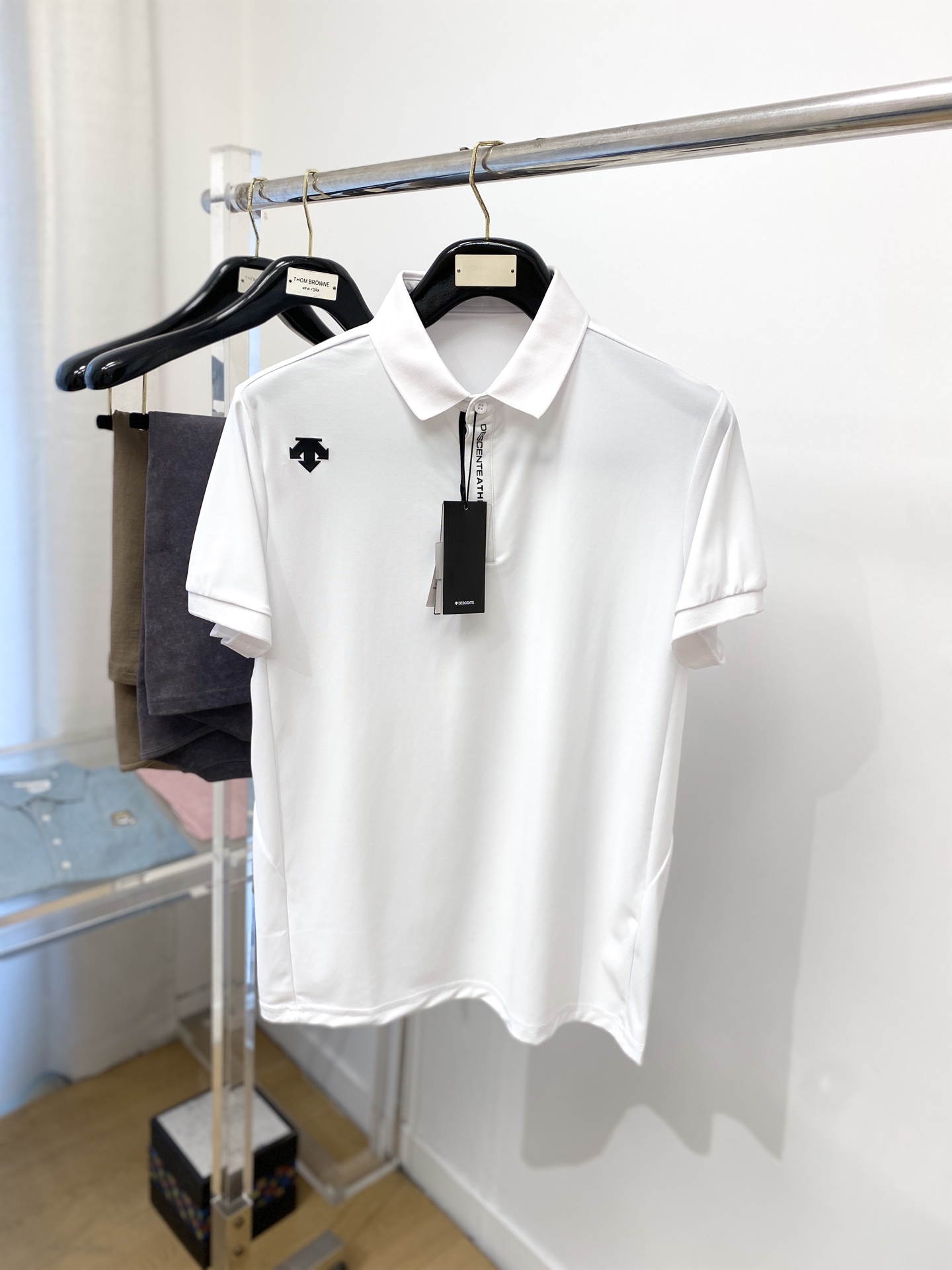 NO:414630,DESCENTE, the latest short-sleeved T-shirt in 2025, handsome and fashionable, top-grade glue-printed pattern logo on the shoulder, simple and versatile style. The fabric cotton is not only crisp, maintains the trendy silhouette, but also comfortable to wear, and the yarn is more delicate, the number M-2XL, T-shirt,tees, t-shirt,alexander wang19860909DESCENTE迪桑特、2025最新款短袖T恤,帅气时尚,肩部顶级印胶图案logo,简约百搭款.面料棉 不仅挺括,保持潮流的廓形,又穿着舒适,纱织更细腻,码数M-2XL,,T-shirt,tees，t-shirt,alexander wang,Men's clothing