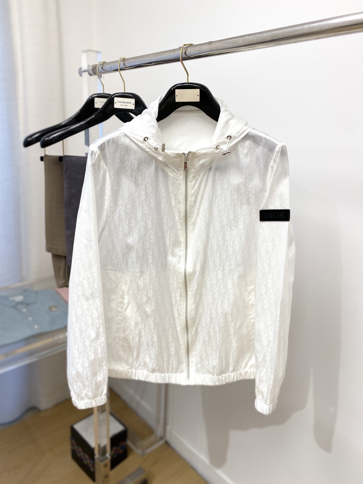 NO:489646,Dior, 2025 new sunscreen jacket, handsome and fashionable, top-level digital positioned printed letter logo, simple and versatile style. Fabric cotton is not only crisp, maintains a fashionable silhouette, and is comfortable to wear, and the yarn is more delicate. The number M-3XL, dior, jackets & coats, alexander wang19860909迪奥、2025新品防晒衣外套,帅气时尚,顶级数码定位印花字母logo,简约百搭款.面料棉 不仅挺括,保持潮流的廓形,又穿着舒适,纱织更细腻,码数M-3XL,,dior,jackets & coats,alexander wang,Men's clothing