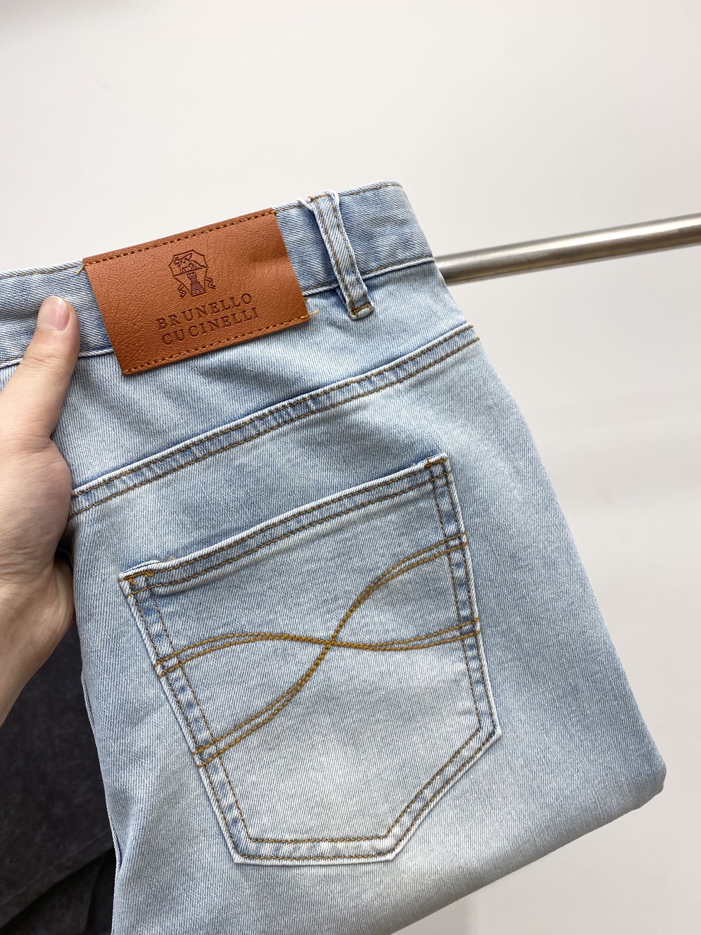 Brunello Cucinelli、2025最新品，专柜同步有售，原单狠货，水洗休闲牛仔裤，进口原版水
