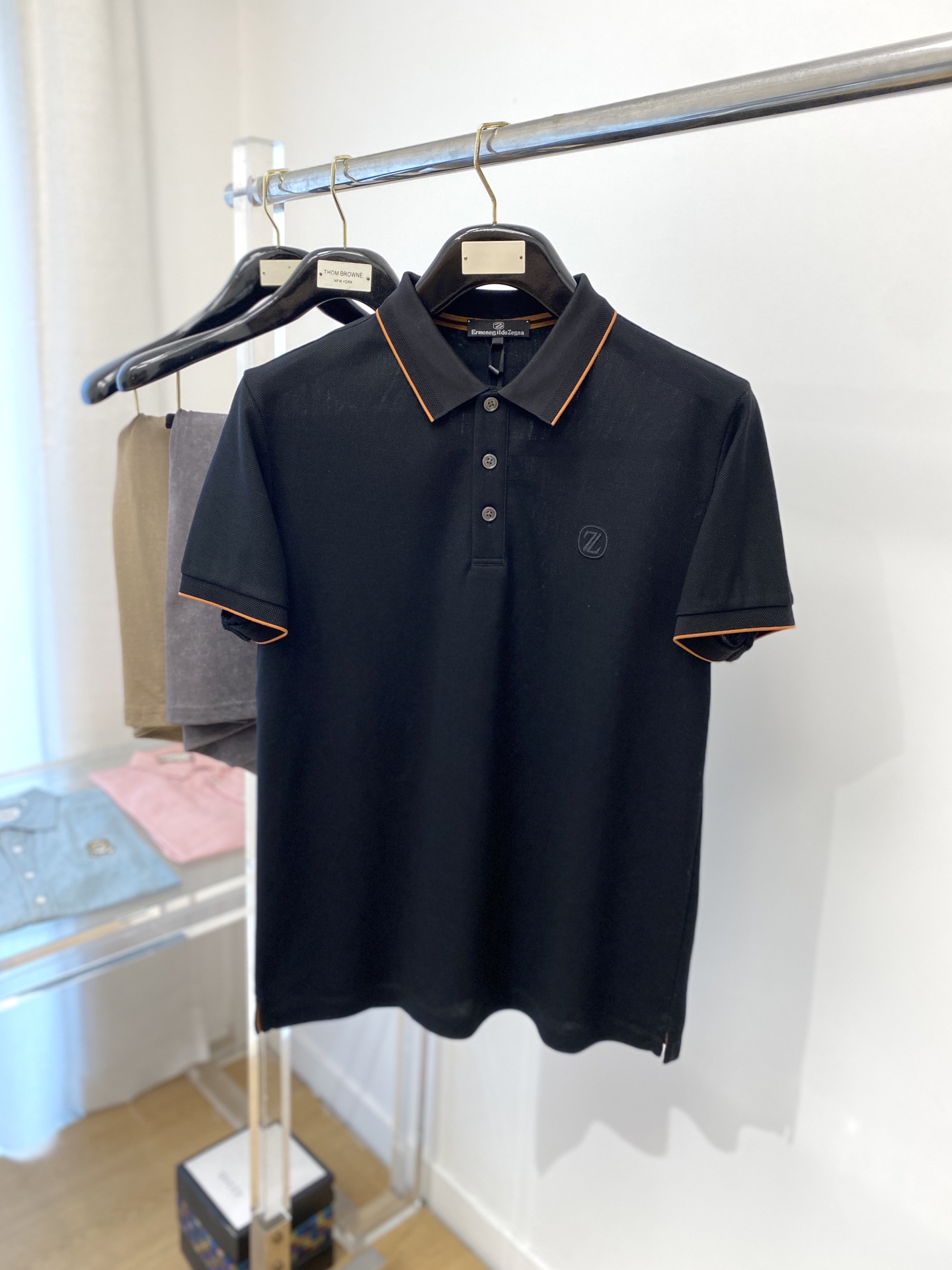 NO:145871,Zenia, the latest short-sleeved T-shirt in 2025, handsome and fashionable, exquisite embroidered letter logo on the chest, simple and versatile style. The fabric cotton is not only crisp, maintains the trendy silhouette, but also comfortable to wear, and the yarn is more delicate, the number M-3XL, zegna, T-shirt,tees, t-shirt,alexander wang19860909杰尼亚、2025最新款短袖T恤,帅气时尚,胸前精致刺绣字母logo,简约百搭款.面料棉 不仅挺括,保持潮流的廓形,又穿着舒适,纱织更细腻,码数M-3XL,,zegna,T-shirt,tees，t-shirt,alexander wang,Men's clothing