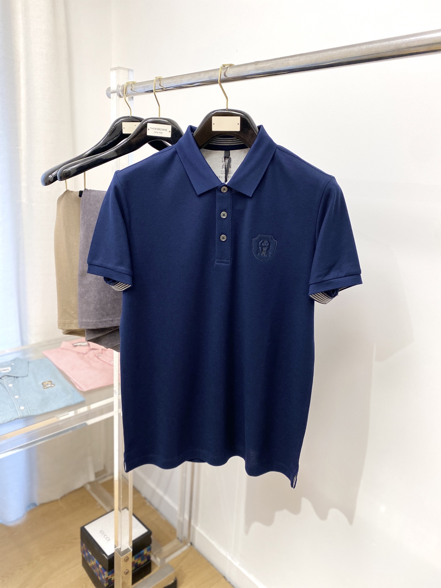 NO:145865,Brunello Cucinelli, the latest short-sleeved T-shirt in 2025, handsome and fashionable, exquisite embroidered decorative pattern logo on the chest, simple and versatile style. The fabric cotton is not only crisp, maintains the trendy silhouette, but also comfortable to wear, and the yarn is more delicate, the number M-3XL, brunello cucinelli, T-shirt, tees, t-shirt, alexander wang19860909Brunello Cucinelli、2025最新款短袖T恤,帅气时尚,胸前精致刺绣装饰图案logo,简约百搭款.面料棉 不仅挺括,保持潮流的廓形,又穿着舒适,纱织更细腻,码数M-3XL,,brunello cucinelli,T-shirt,tees，t-shirt,alexander wang,Men's clothing