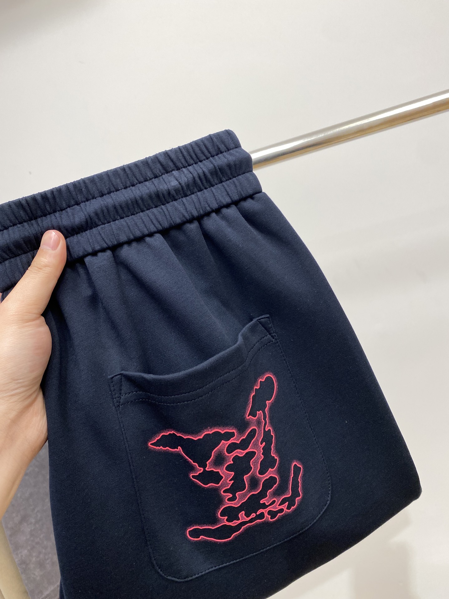 NO:145883,LV, 2025 hot casual pants, high elasticity and slimming, simple and versatile, with fine workmanship, every needle can be seen attentively. Many celebrities and internet celebrities love the most, lengthen their body proportions!  Micro-spin ^_^Comfortable fabric Details size M- XXXL,,louis vuitton,alexander wang19860909LV、2025爆款休闲裤 高弹显瘦必爆简约百搭爆款,做工精细,每一针都看得到用心,超多明星网红最爱 拉长身材比例哦！微弹 ^_^舒适面料 细节体码数M- XXXL,,louis vuitton,alexander wang,Men's clothing