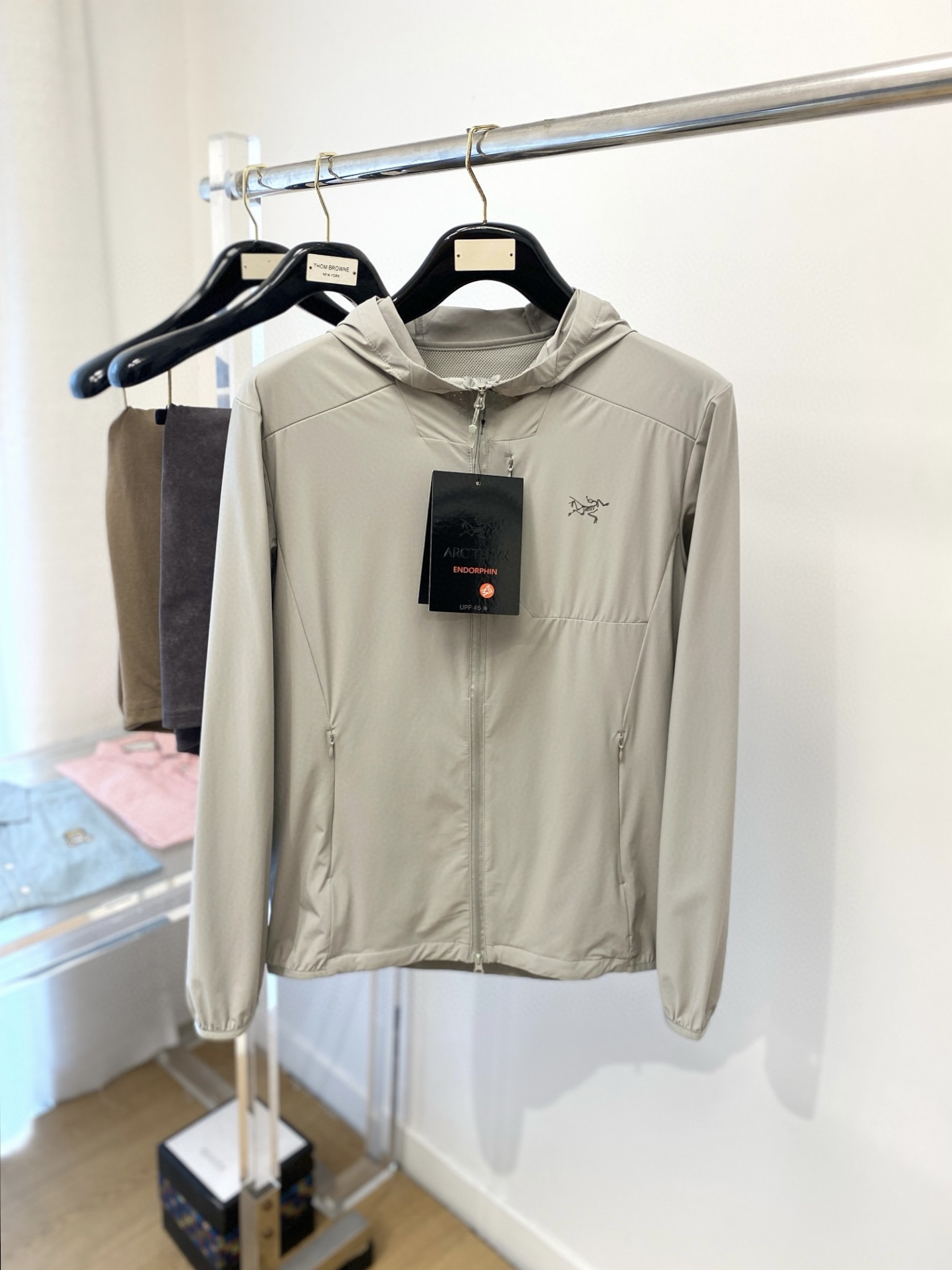 NO:145921,Archaeoptera bird, 2025 new sunscreen jacket, handsome and fashionable, top-grade printed pattern logo on the chest, simple and versatile style. The fabric cotton is not only crisp, maintains the trendy silhouette, and is comfortable to wear, and the yarn is more delicate, with a size M-3XL, arc'teryx, jackets & coats, alexander wang19860909始祖鸟、2025新品防晒衣外套,帅气时尚,胸前顶级印花图案logo,简约百搭款.面料棉 不仅挺括,保持潮流的廓形,又穿着舒适,纱织更细腻,码数M-3XL,arc'teryx,jackets & coats,alexander wang,Men's clothing