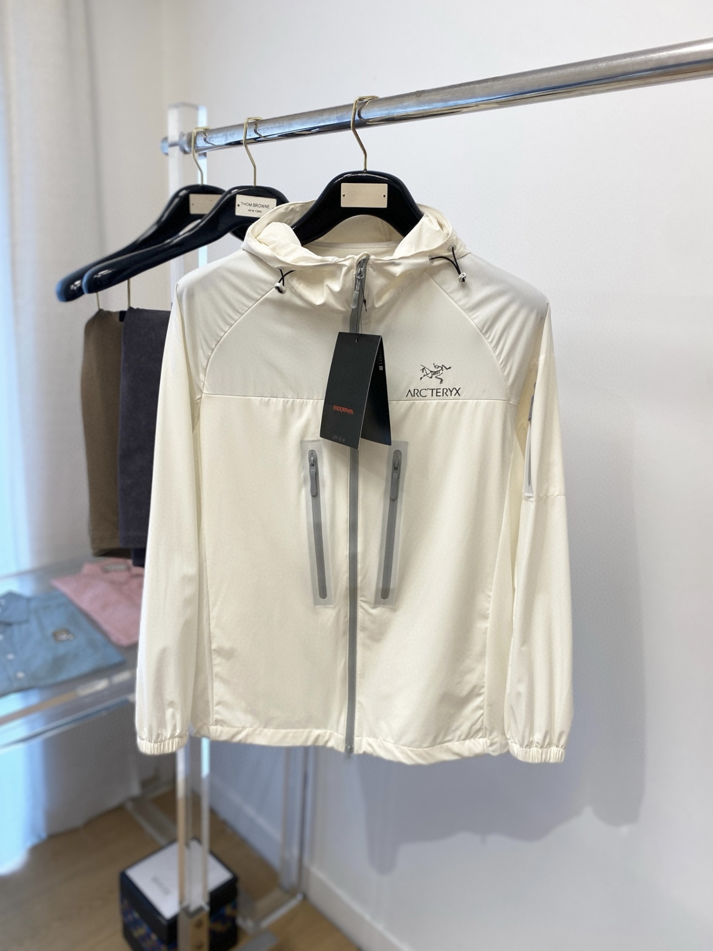 NO:145916,Archaeoptera bird, 2025 new sunscreen jacket, handsome and fashionable, top printed pattern letter logo on the chest, simple and versatile style. The fabric cotton is not only crisp, maintains the trendy silhouette, and is also comfortable to wear, and the yarn is more delicate, with M-3XL, arc'teryx, jackets & coats, alexander wang19860909始祖鸟、2025新品防晒衣外套,帅气时尚,胸前顶级印花图案字母logo,简约百搭款.面料棉 不仅挺括,保持潮流的廓形,又穿着舒适,纱织更细腻,码数M-3XL,arc'teryx,jackets & coats,alexander wang,Men's clothing