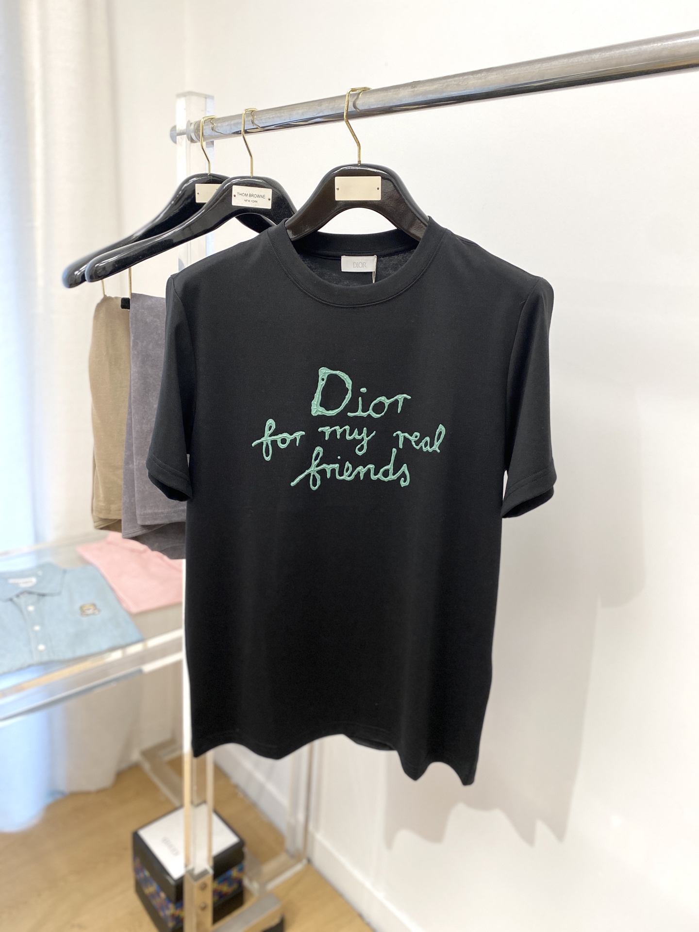 NO:148373,Dior, 2025's latest short-sleeved T-shirt, handsome and fashionable, top printed letter logo on the chest, simple and versatile style. Fabric cotton is not only crisp, maintains a fashionable silhouette, but also comfortable to wear, and the yarn is more delicate, S-XXL,,dior, T-shirt,tees, t-shirt,alexander wang19860909迪奥、2025最新款短袖T恤,帅气时尚,胸前顶级印花字母logo,简约百搭款.面料棉 不仅挺括,保持潮流的廓形,又穿着舒适,纱织更细腻,码数S-XXL,,dior,T-shirt,tees，t-shirt,alexander wang,Men's clothing