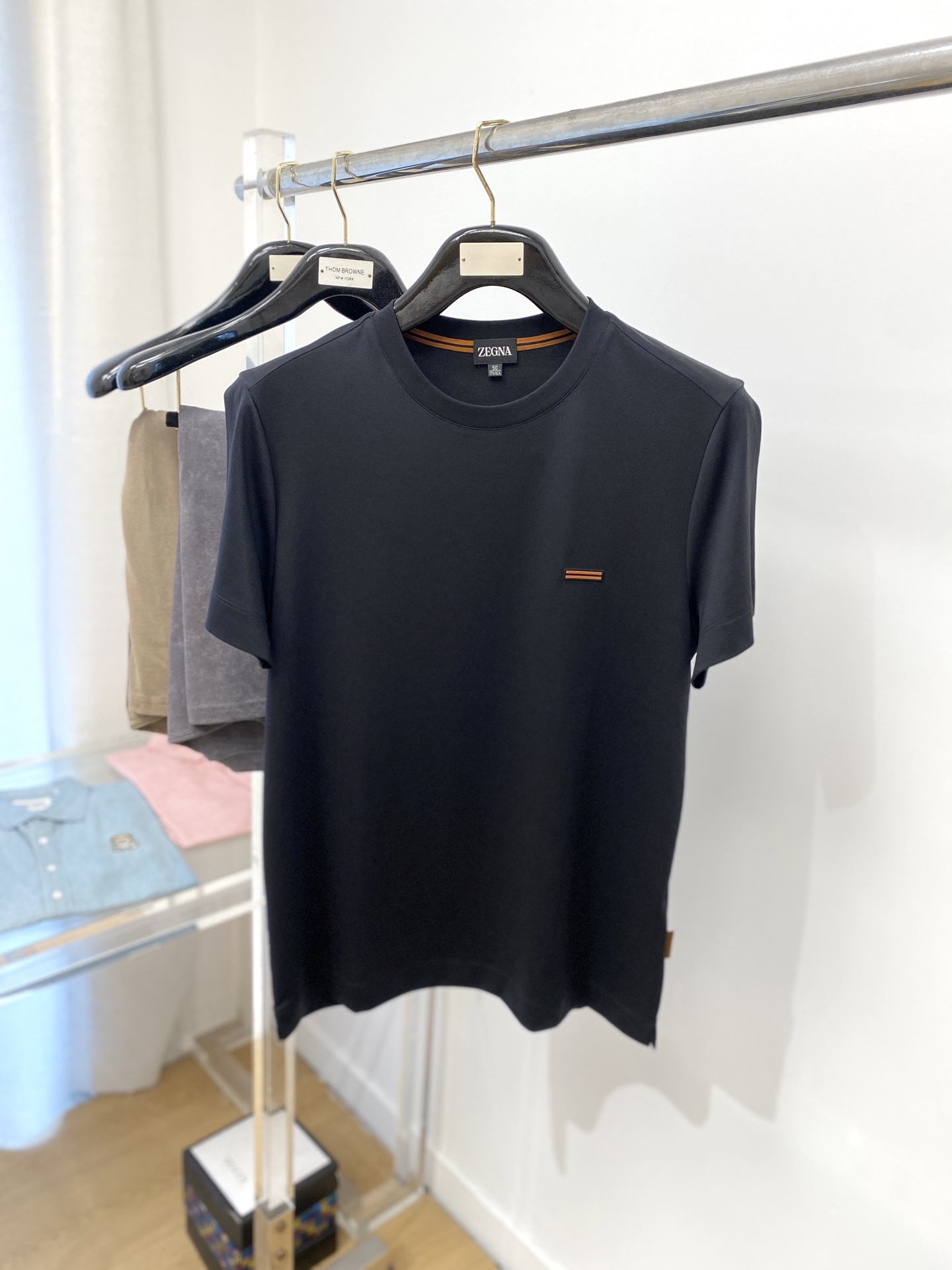 NO:148458,Zenia, the latest short-sleeved T-shirt in 2025, handsome and fashionable, chest embossed glue pattern logo, simple and versatile style. Fabric cotton is not only crisp, maintains a fashionable silhouette, but also comfortable to wear, and the yarn is more delicate, the number M-3XL, zegna, T-shirt, tees, t-shirt, alexander wang19860909杰尼亚、2025最新款短袖T恤,帅气时尚,胸前凹凸印胶图案logo,简约百搭款.面料棉 不仅挺括,保持潮流的廓形,又穿着舒适,纱织更细腻,码数M-3XL,,zegna,T-shirt,tees，t-shirt,alexander wang,Men's clothing