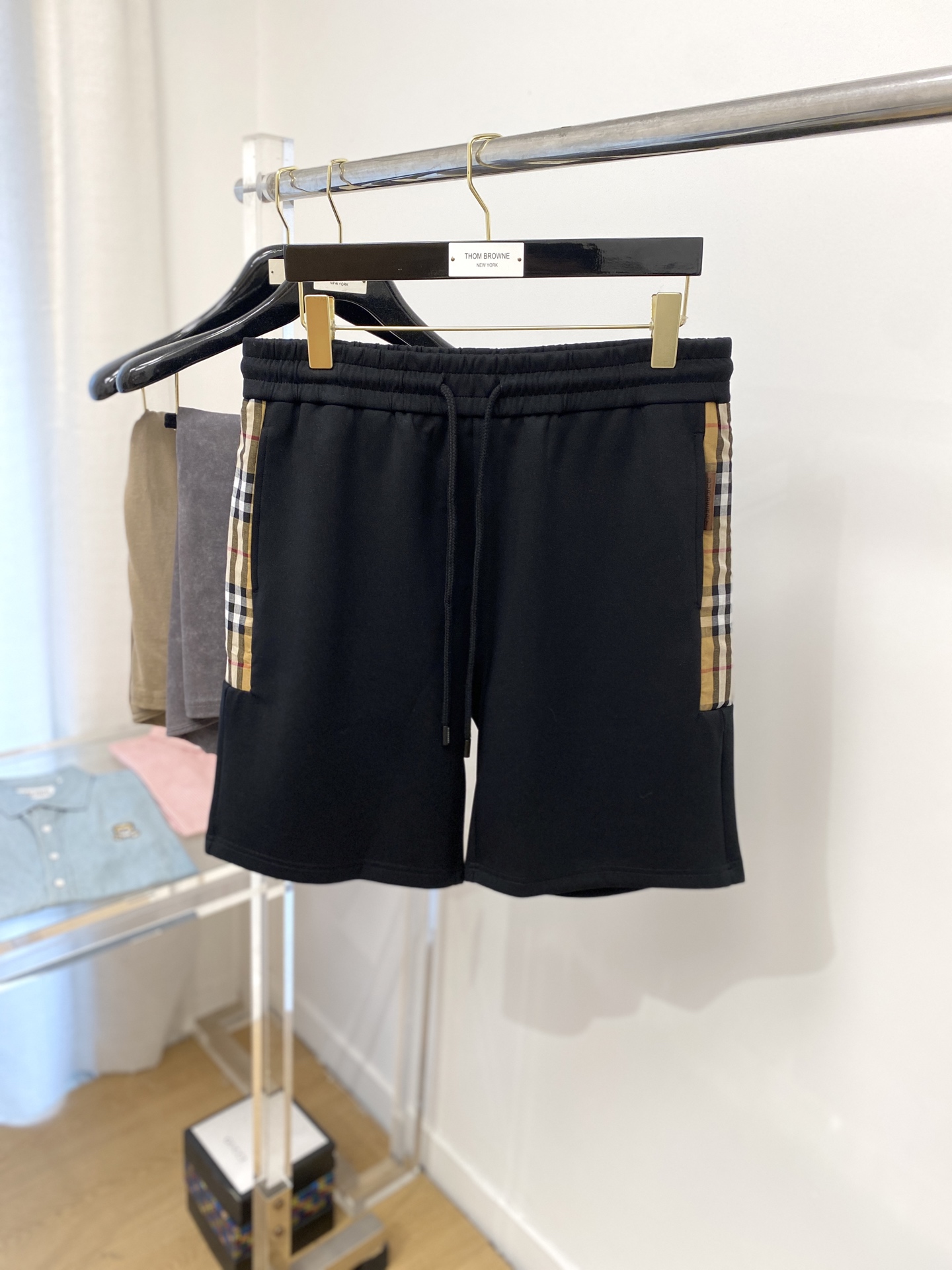 NO:148383,Burberry, 2025 hot casual shorts, high elasticity and slimming, simple and versatile, with fine workmanship, every needle can be seen with care, many celebrity internet celebrities love the most, lengthen the body proportions!  Micro-spin ^_^Comfortable fabric Details S-XL, burberry, shorts, alexander wang19860909巴宝莉、2025爆款休闲短裤 高弹显瘦必爆简约百搭爆款,做工精细,每一针都看得到用心,超多明星网红最爱 拉长身材比例哦！微弹 ^_^舒适面料 细节体码数S-XL,,burberry,shorts,alexander wang,Men's clothing