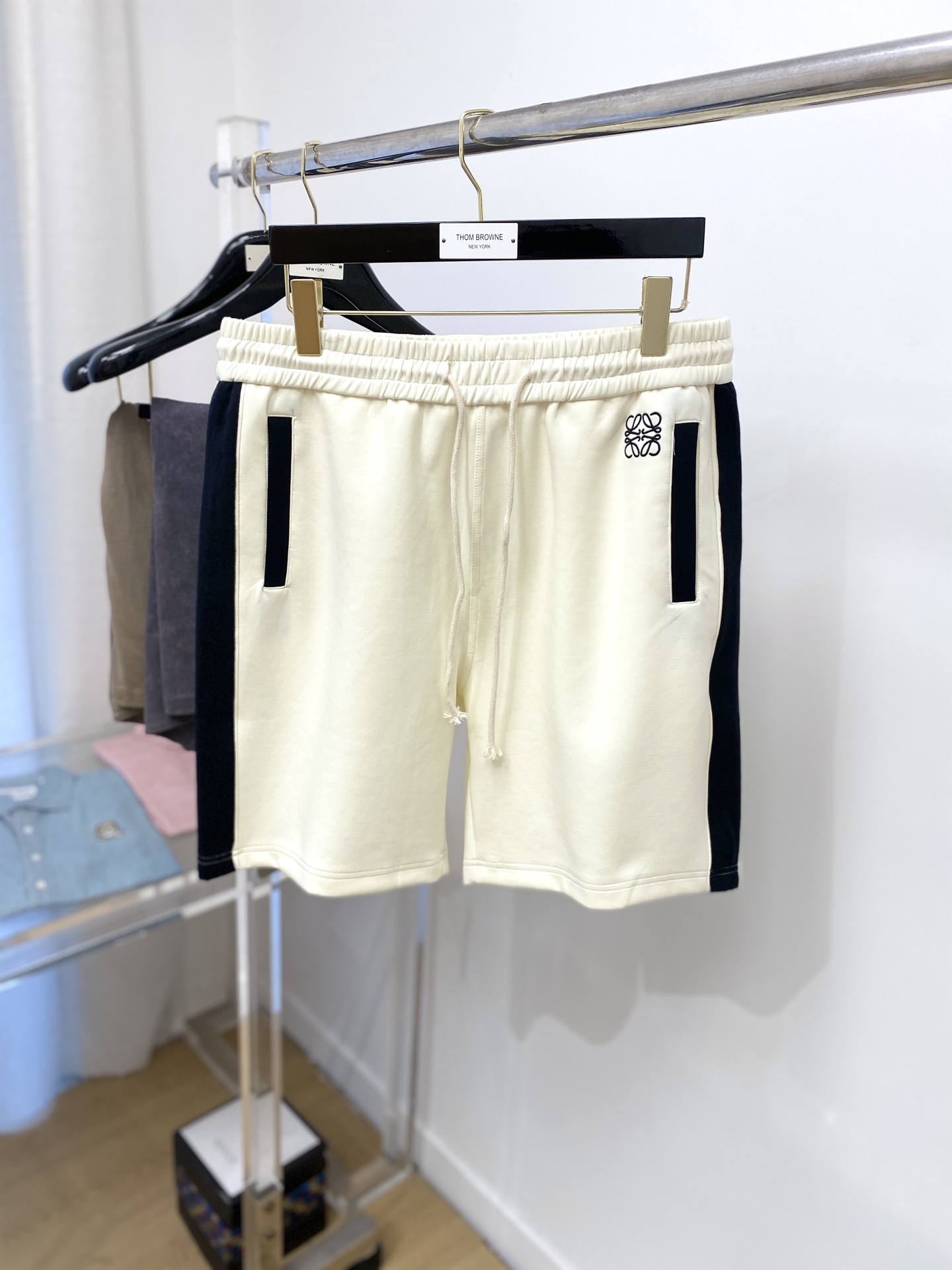 NO:148395,Luo Yiwei, 2025 hot casual shorts, high elasticity and slimming, simple and versatile, with fine workmanship, every needle can be seen with care, many celebrity internet celebrities love the most, lengthen the body proportions!  Micro-spin ^_^Comfortable fabric Details S-XL,,loewe, shorts,alexander wang19860909罗意威、2025爆款休闲短裤 高弹显瘦必爆简约百搭爆款,做工精细,每一针都看得到用心,超多明星网红最爱 拉长身材比例哦！微弹 ^_^舒适面料 细节体码数S-XL,,loewe,shorts,alexander wang,Men's clothing