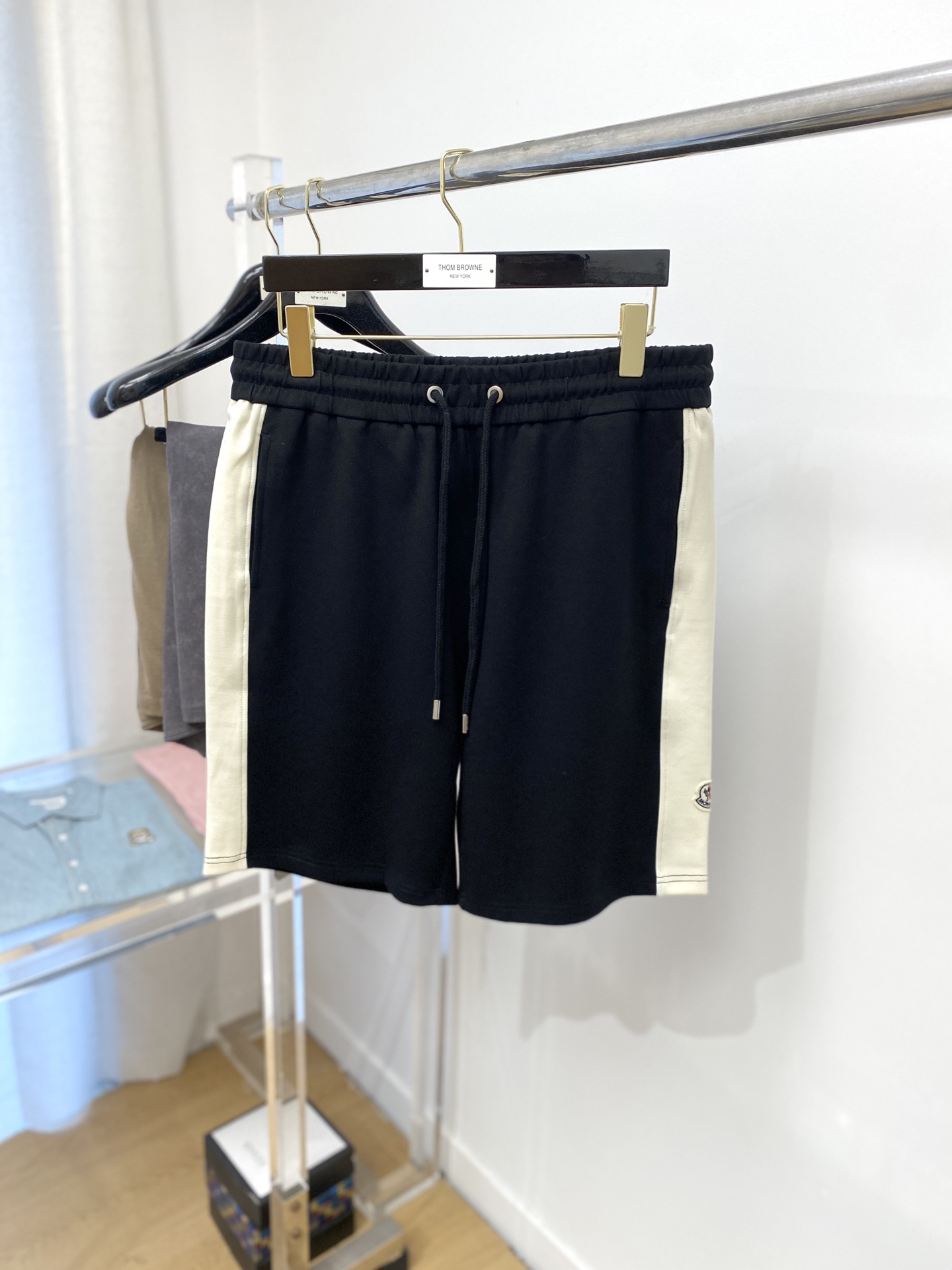 NO:148410,The 2025 hot casual shorts are very elastic and slimming. They are simple and versatile. They are finely made and can be seen with care. They are so popular that they can be seen with great care. Many celebrities and internet celebrities love each one. They lengthen their body proportions!  Micro-spin ^_^Comfortable fabric Details S-XL, Moncler, shorts, alexander wang19860909蒙口、2025爆款休闲短裤 高弹显瘦必爆简约百搭爆款,做工精细,每一针都看得到用心,超多明星网红最爱 拉长身材比例哦！微弹 ^_^舒适面料 细节体码数S-XL,,Moncler,shorts,alexander wang,Men's clothing