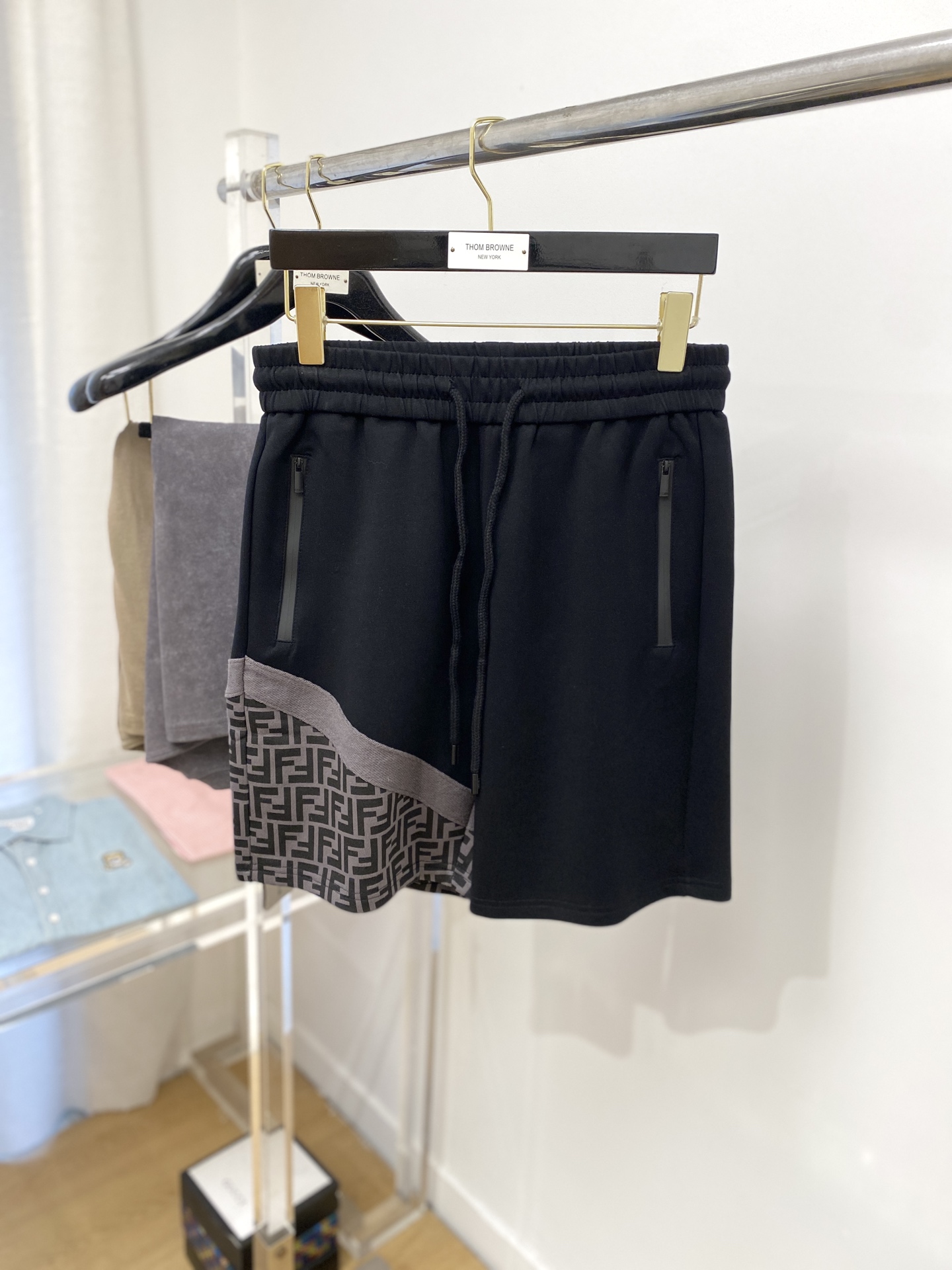 NO:148419,Fendi, 2025 hot casual shorts, high elasticity and slimming, simple and versatile, with fine workmanship, every needle can be seen with care, many celebrity celebrities love the most, lengthen the body proportions!  Micro-spin ^_^Comfortable fabric Details S-XL, fendi, shorts, alexander wang19860909芬迪、2025爆款休闲短裤 高弹显瘦必爆简约百搭爆款,做工精细,每一针都看得到用心,超多明星网红最爱 拉长身材比例哦！微弹 ^_^舒适面料 细节体码数S-XL,,fendi,shorts,alexander wang,Men's clothing