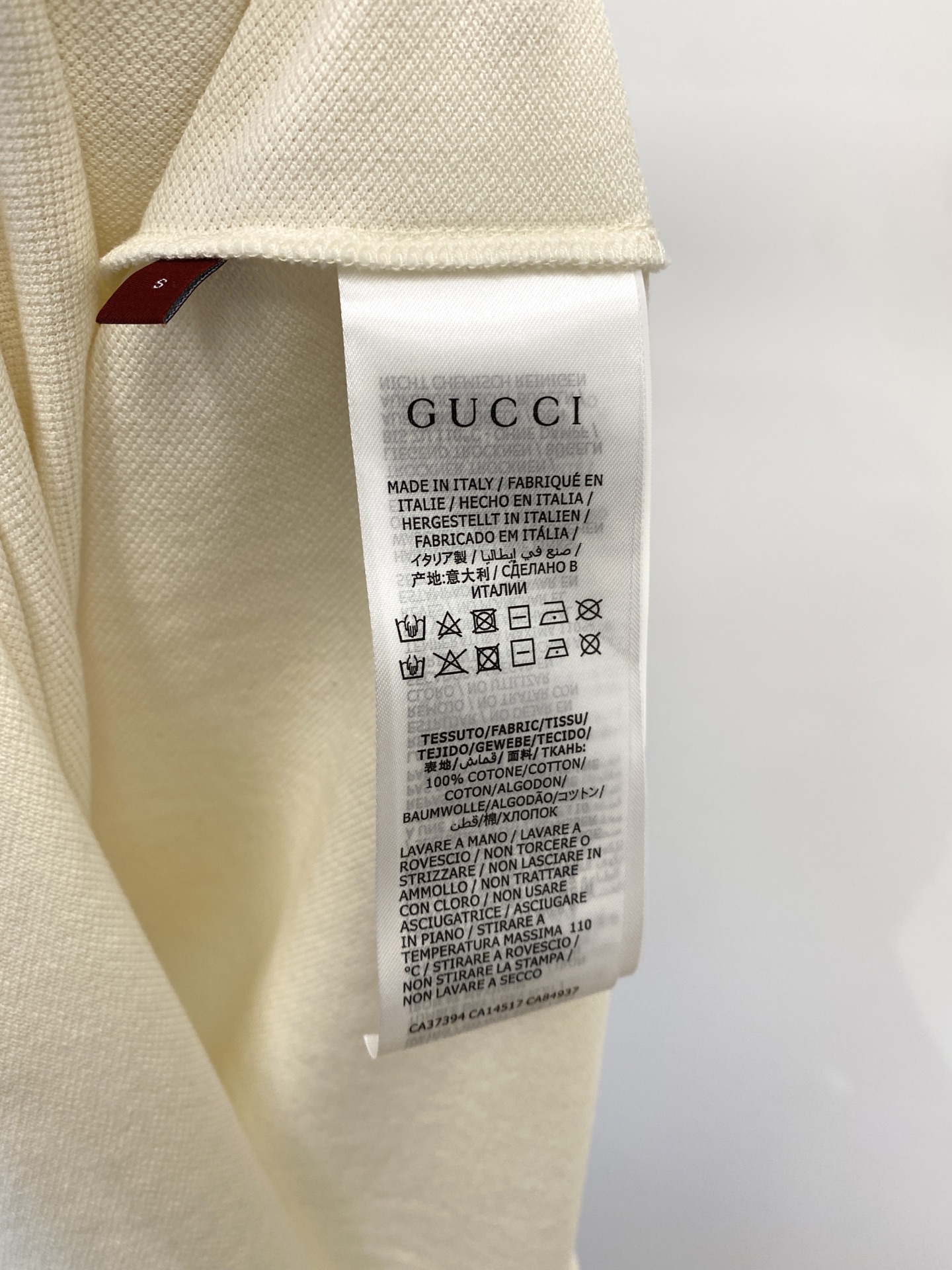 古奇、2025新品短袖T恤，帅气时尚，胸口精致刺绣字母logo，简约百搭款。面料棉 不仅挺括，保持潮流的