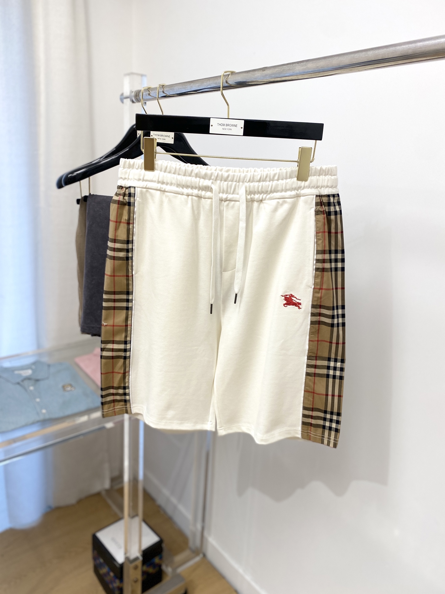 NO:152067,Burberry, 2025 hot casual shorts, high elasticity and slimming, simple and versatile, with fine workmanship, every needle can be seen with care, many celebrity internet celebrities love the most, lengthen the body proportions!  Micro-spin ^_^Comfortable fabric Details S-XL, burberry, shorts, alexander wang19860909巴宝莉、2025爆款休闲短裤 高弹显瘦必爆简约百搭爆款,做工精细,每一针都看得到用心,超多明星网红最爱 拉长身材比例哦！微弹 ^_^舒适面料 细节体码数S-XL,,burberry,shorts,alexander wang,Men's clothing