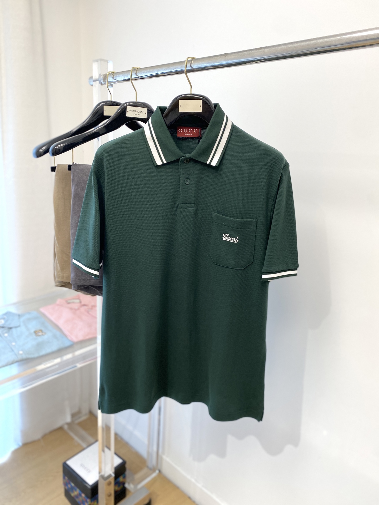 NO:154857,Guqi, 2025 new short-sleeved T-shirt, handsome and fashionable, exquisite embroidered letter logo on the chest, simple and versatile style. The fabric cotton is not only crisp, maintains the trendy silhouette, but also comfortable to wear, and the yarn is more delicate, S-XL, T-shirt,tees, t-shirt,alexander wang19860909古奇、2025新品短袖T恤,帅气时尚,胸前精致刺绣字母logo,简约百搭款.面料棉 不仅挺括,保持潮流的廓形,又穿着舒适,纱织更细腻,码数S-XL,,T-shirt,tees，t-shirt,alexander wang,Men's clothing