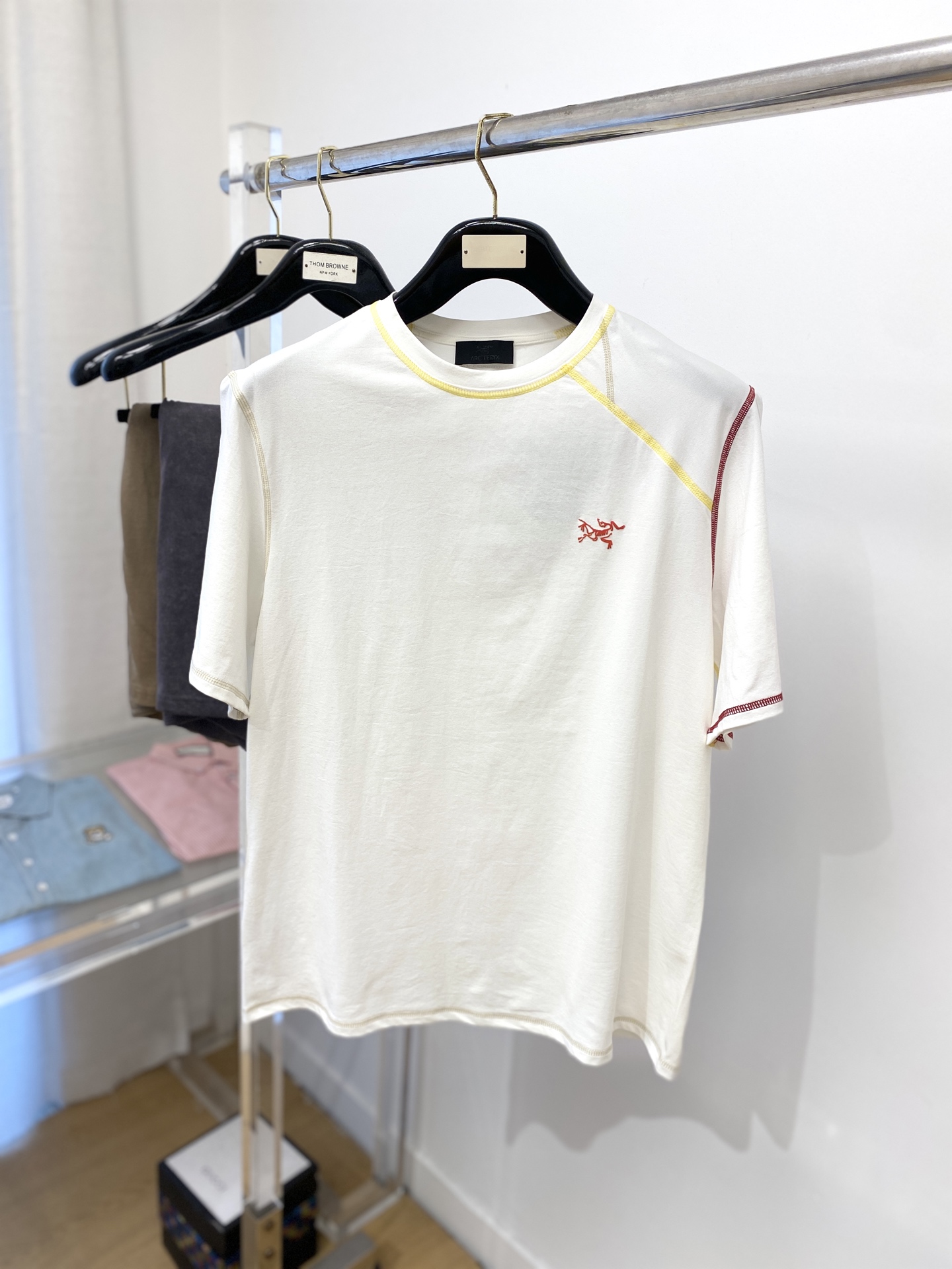 NO:154872,Archaeoptera bird, 2025 new short-sleeved T-shirt, handsome and fashionable, top-grade glue-printed pattern logo on the chest, simple and versatile style. Fabric cotton is not only crisp, maintains a fashionable silhouette, and is also comfortable to wear, with more delicate yarn. The number of codes M-3XL, loro pianaarc'teryx, T-shirt,tees, t-shirt,alexander wang19860909始祖鸟、2025新品短袖T恤,帅气时尚,胸前顶级印胶图案logo,简约百搭款.面料棉 不仅挺括,保持潮流的廓形,又穿着舒适,纱织更细腻,码数M-3XL,,loro pianaarc'teryx,T-shirt,tees，t-shirt,alexander wang,Men's clothing