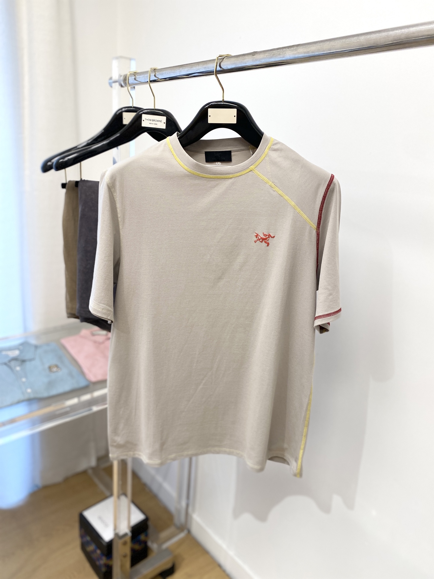 NO:154867,Archaeoptera Bird, 2025 new short-sleeved T-shirt, handsome and fashionable, top-grade glue-printed pattern logo on the chest, simple and versatile style. Fabric cotton is not only crisp, maintains a fashionable silhouette, and is comfortable to wear, and the yarn is more delicate, with a size M-3XL, arc'teryx, T-shirt, tees, t-shirt, alexander wang19860909始祖鸟、2025新品短袖T恤,帅气时尚,胸前顶级印胶图案logo,简约百搭款.面料棉 不仅挺括,保持潮流的廓形,又穿着舒适,纱织更细腻,码数M-3XL,arc'teryx,T-shirt,tees，t-shirt,alexander wang,Men's clothing