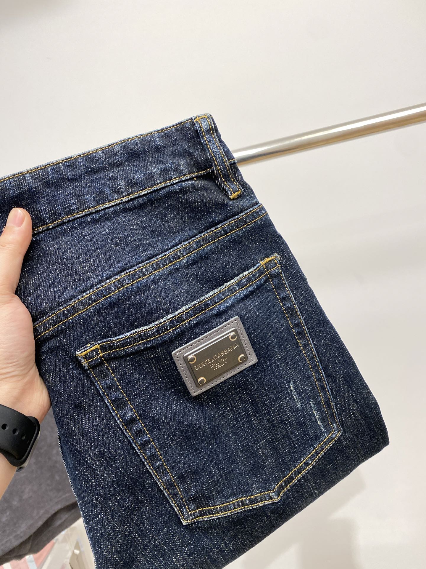 NO:152075,DG, 2025 latest products, special counters are available at the same time, original single-purpose goods, water-washed casual jeans, imported original washing elastic fabric, comfortable and elastic, original hardware and auxiliary decorative logo, super positive style, extremely high grade, counter quality, fashionable and stylish upper body, 29-36, Dolce&Gabbana, jeans, alexander wang19860909DG、2025最新品,专柜同步有售,原单狠货,水洗休闲牛仔裤,进口原版水洗弹力面料,舒适有弹性,原版五金辅料装饰logo,版型超正,档次极高,专柜品质,上身时尚有型,码数29-36,,Dolce&Gabbana,jeans,alexander wang,Men's clothing