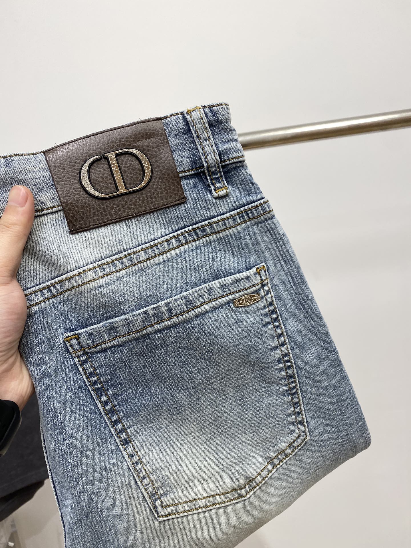 NO:152085,Dior, 2025 latest products, special counters are available at the same time, original singles, washable casual jeans, imported original washable elastic fabric, comfortable and elastic, original hardware and auxiliary decorative logo, super positive style, extremely high grade, counter quality, fashionable and stylish upper body, 29-36,,dior,jeans,alexander wang19860909迪奥、2025最新品,专柜同步有售,原单狠货,水洗休闲牛仔裤,进口原版水洗弹力面料,舒适有弹性,原版五金辅料装饰logo,版型超正,档次极高,专柜品质,上身时尚有型,码数29-36,,dior,jeans,alexander wang,Men's clothing