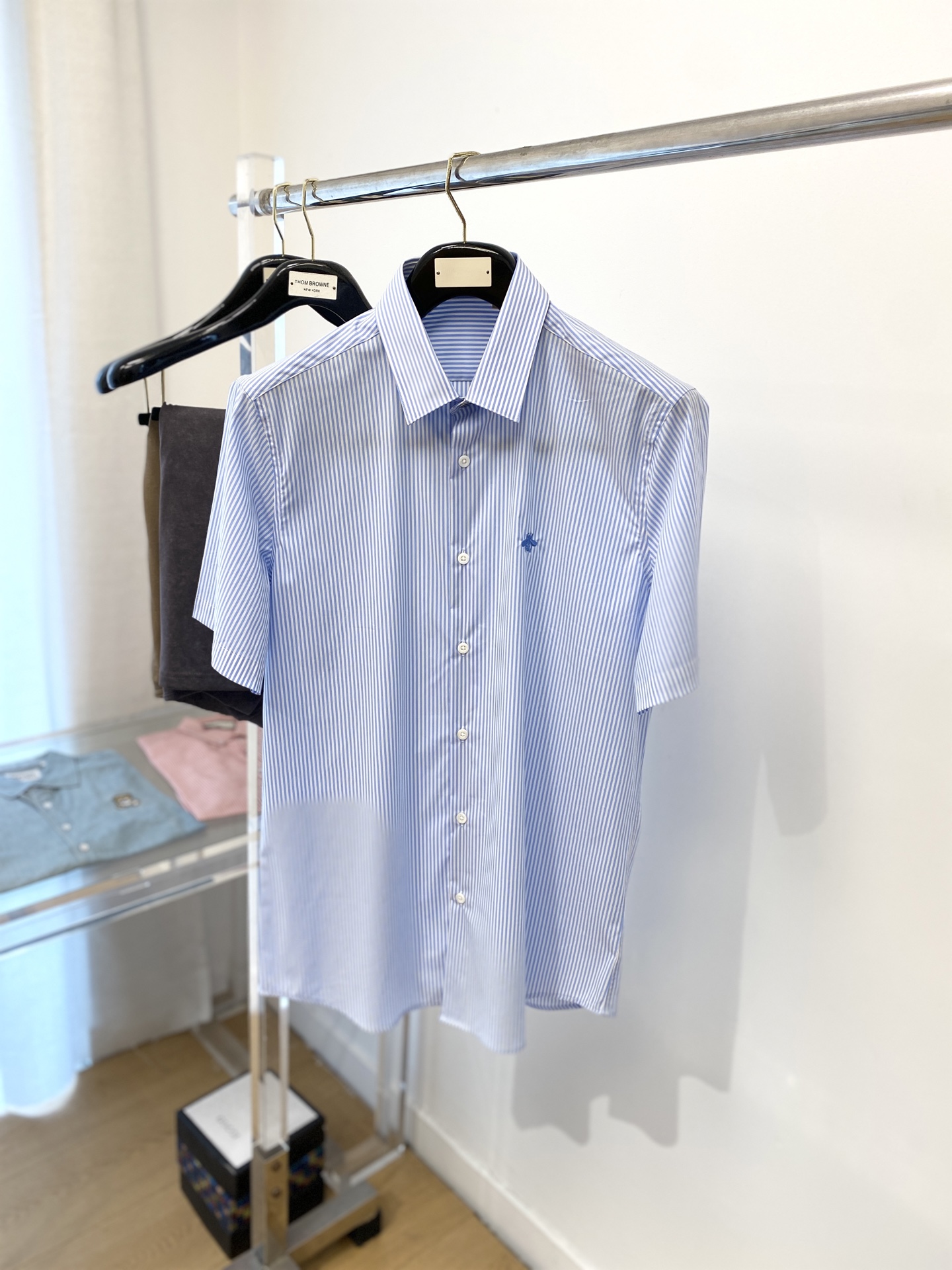 NO:482955,Guqi, 2025 new short-sleeved shirt, fashionable and handsome, simple and versatile, customized original fabric, not only crisp, maintains the trendy silhouette, and is comfortable to wear, and the yarn is more delicate, the number M-3XL, shirts, T-shirt, alexander wang19860909古奇、2025新品短袖衬衫,时尚帅气,简约百搭款,定制原版面料,不仅挺括,保持潮流的廓形,又穿着舒适,纱织更细腻,码数M-3XL,,shirts,T-shirt,alexander wang,Men's clothing