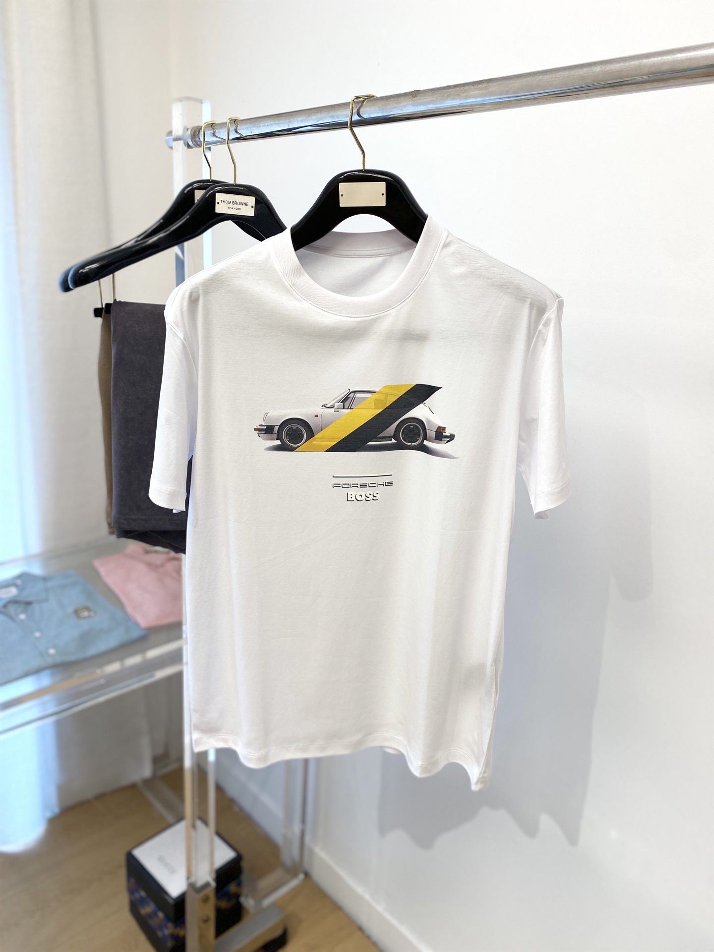 NO:154906,BOSS, 2025 new short-sleeved T-shirt, handsome and fashionable, top-grade printed pattern letter logo on the chest, simple and versatile style. Fabric cotton is not only crisp, maintains a fashionable silhouette, but also comfortable to wear, and the yarn is more delicate, the number M-3XL, T-shirt,tees, t-shirt,alexander wang19860909BOSS、2025新品短袖T恤,帅气时尚,胸前顶级印花图案字母logo,简约百搭款.面料棉 不仅挺括,保持潮流的廓形,又穿着舒适,纱织更细腻,码数M-3XL,,T-shirt,tees，t-shirt,alexander wang,Men's clothing